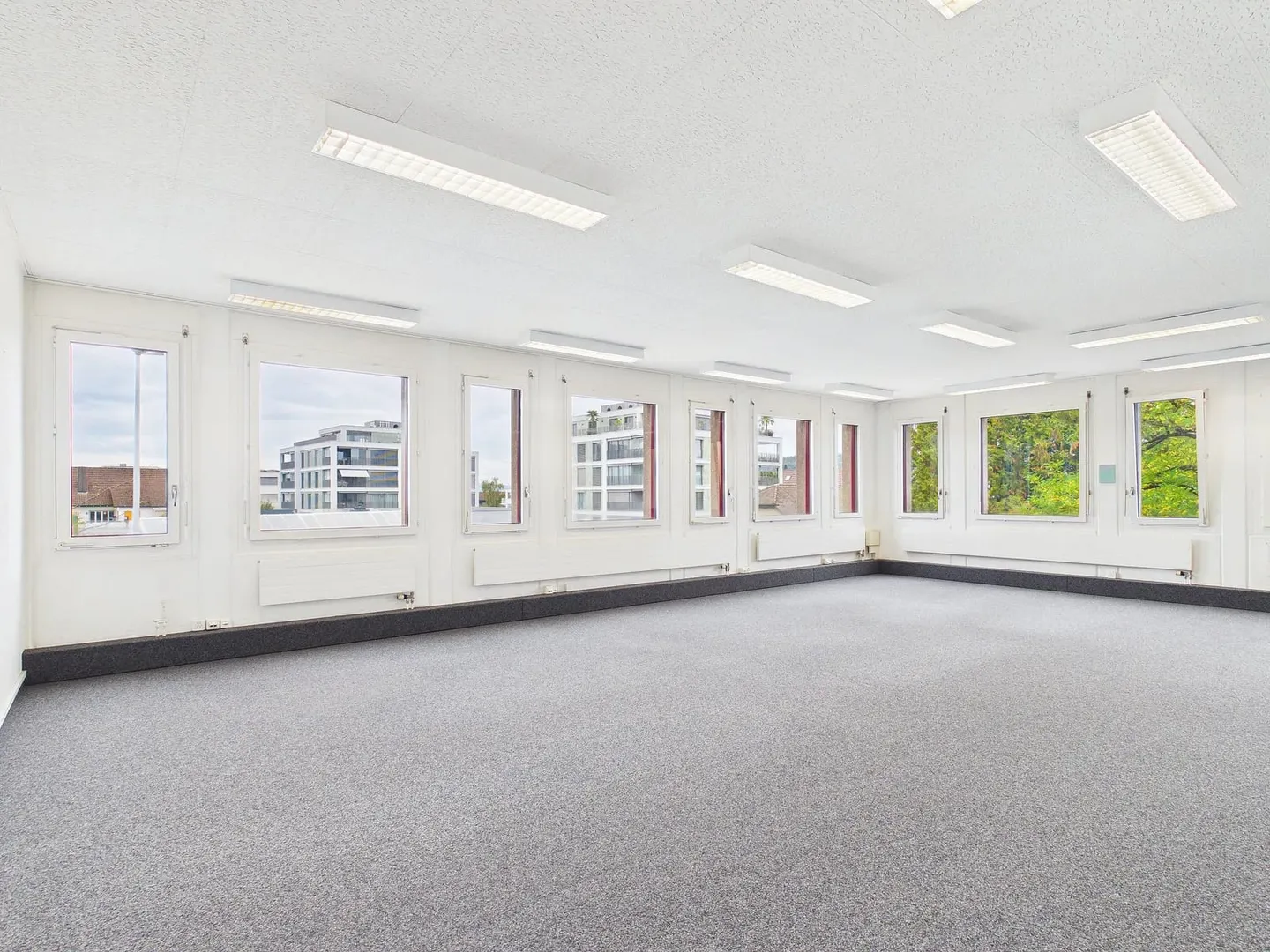 Espace commercial central de 60 m² et 116 m² au 2ème étage à Wohlen - Photo 4 sur 13