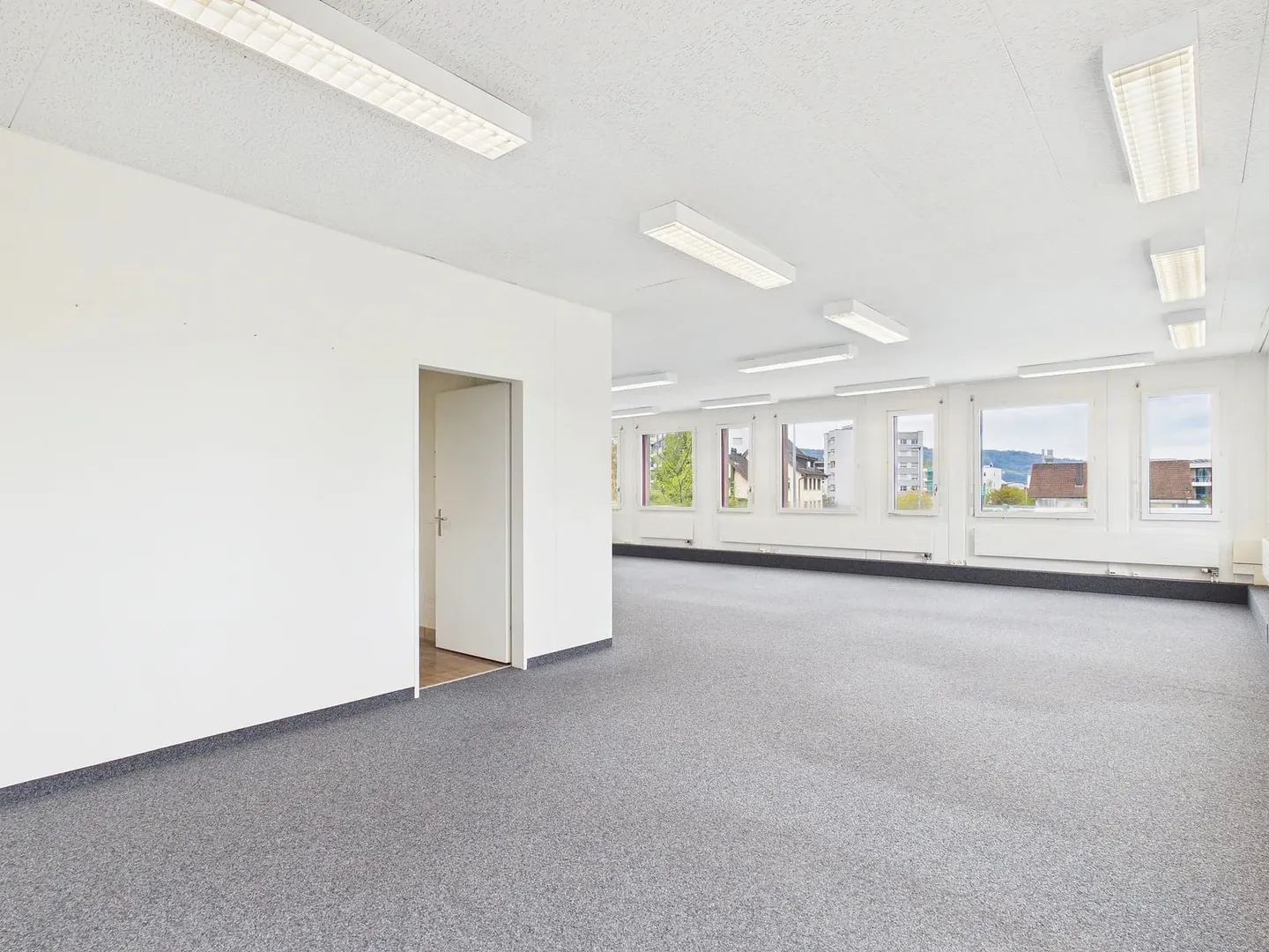 Espace commercial central de 60 m² et 116 m² au 2ème étage à Wohlen - Photo 6 sur 13