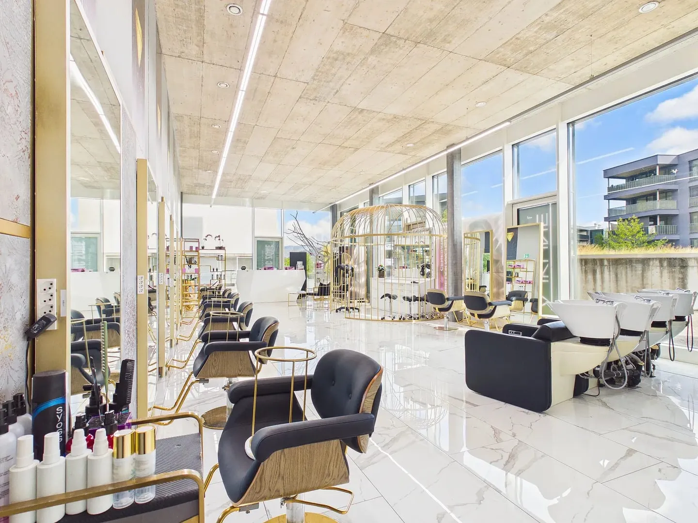 Furnished Hair Salon for Rent with 122 m² in Spreitenbach - Photo 4 of 11