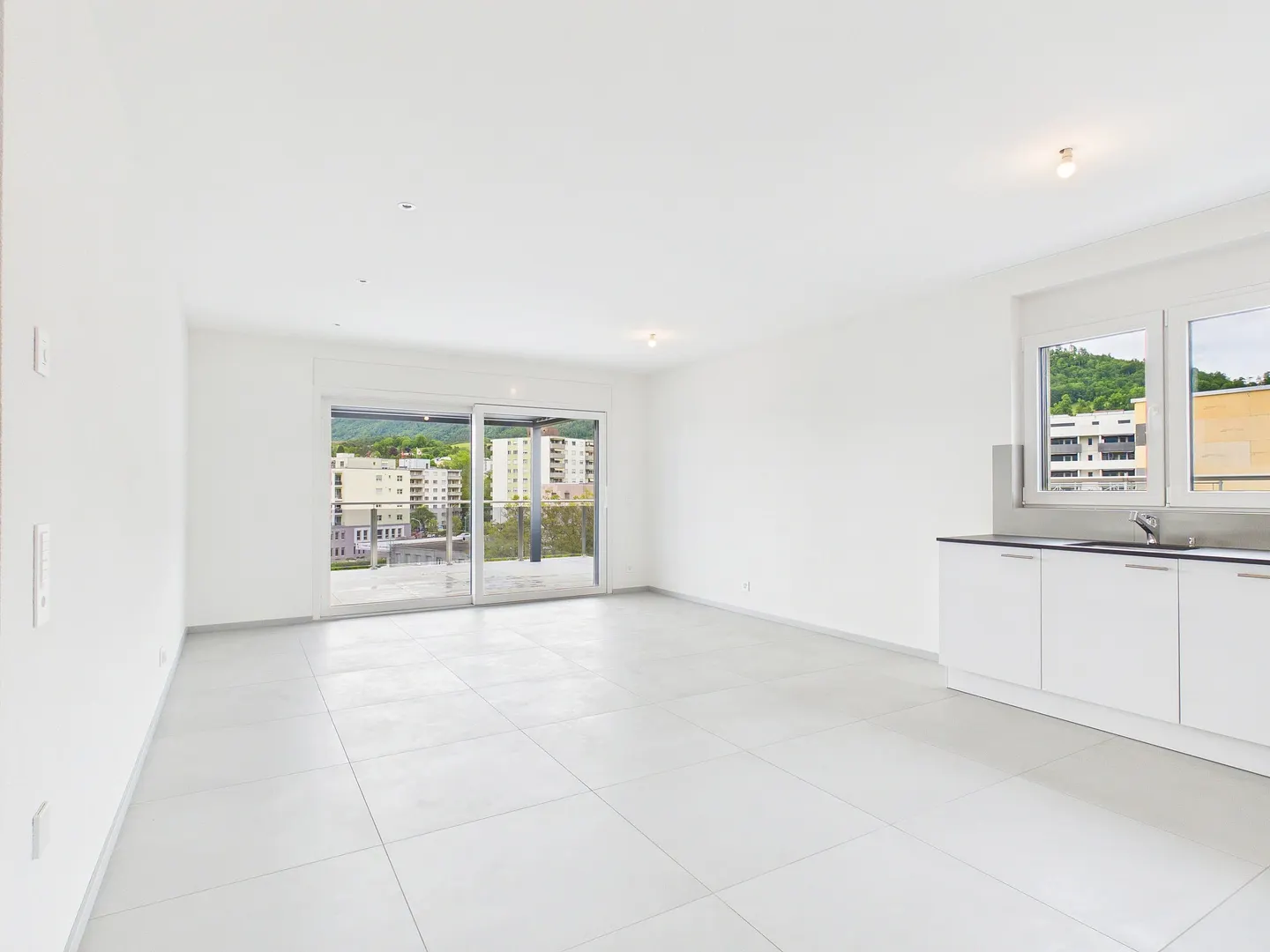 Appartement penthouse élégant avec grande terrasse et confort de vie exclusif à Delémont - Photo 9 sur 13
