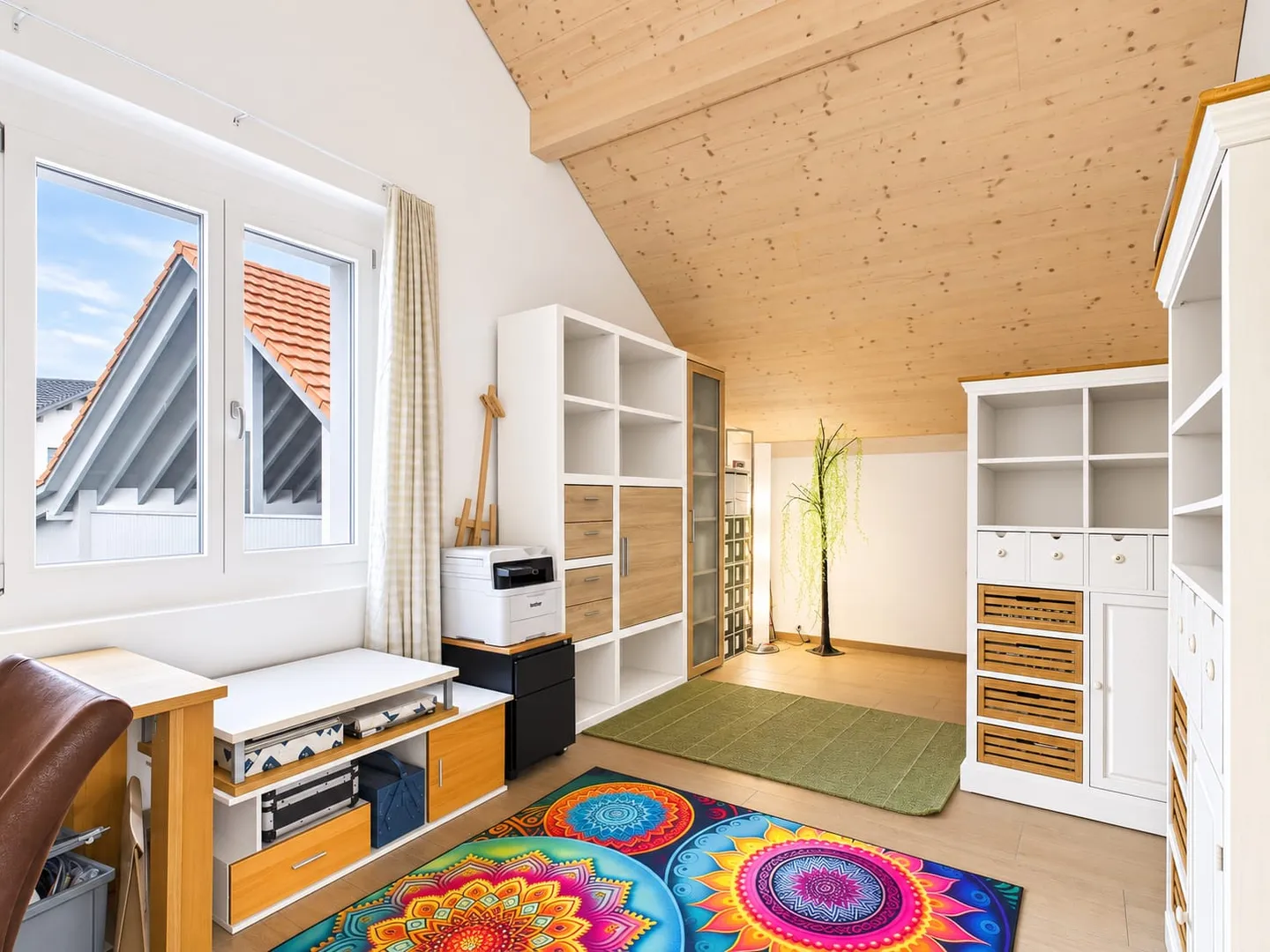Appartement penthouse 3.5 pièces élégant avec balcon et accès direct par ascenseur au cœur de Zwingen - Photo 6 sur 13