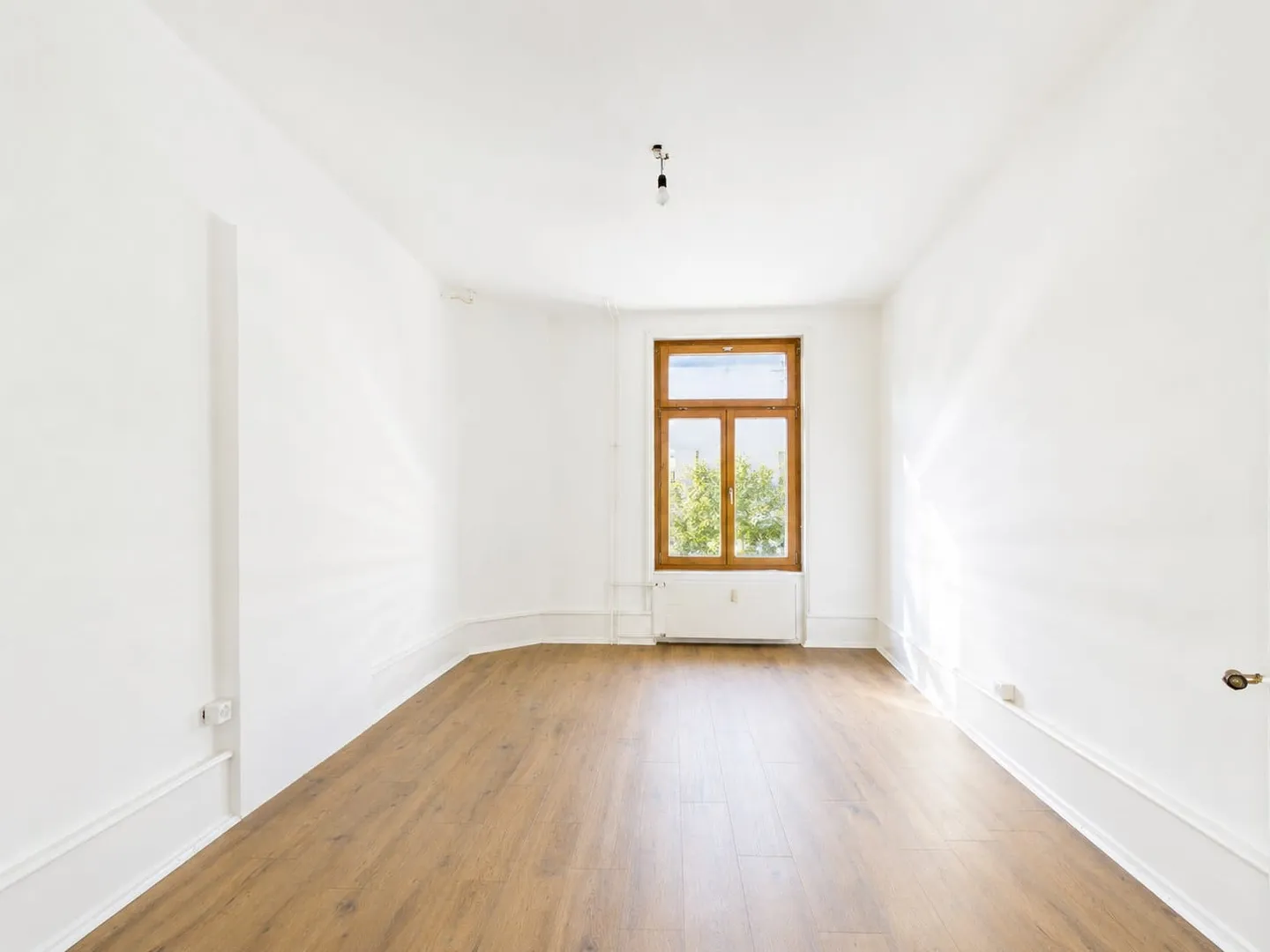 Buy multi-family house with 9 apartments and 2 catering businesses in Basel - central location - Photo 4 of 13