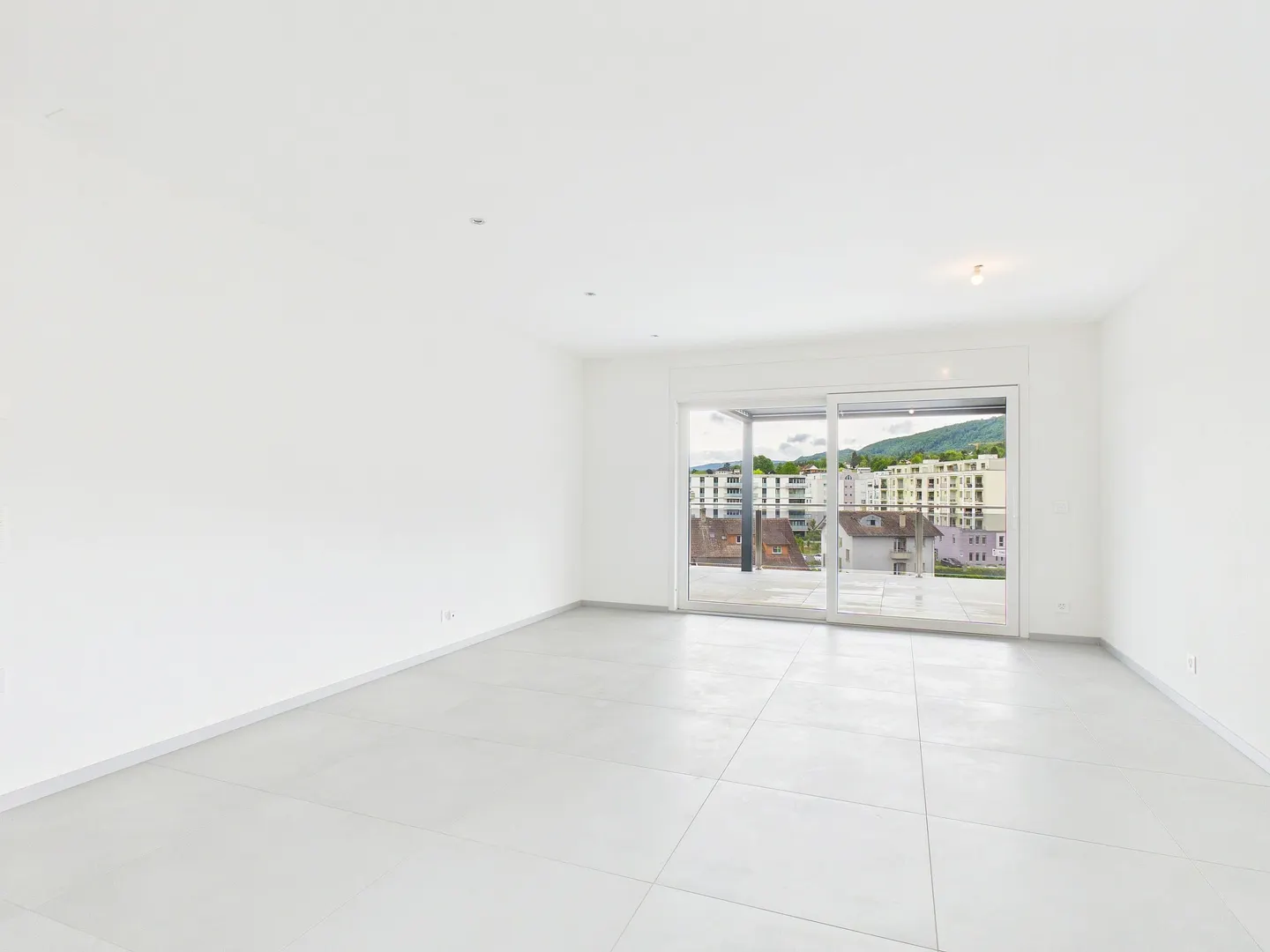Appartement penthouse élégant avec grande terrasse et confort de vie exclusif à Delémont - Photo 3 sur 13