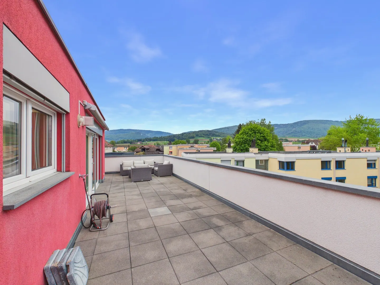 Appartement Penthouse Moderne avec Terrasse Panoramique à Delémont - Photo 12 sur 13