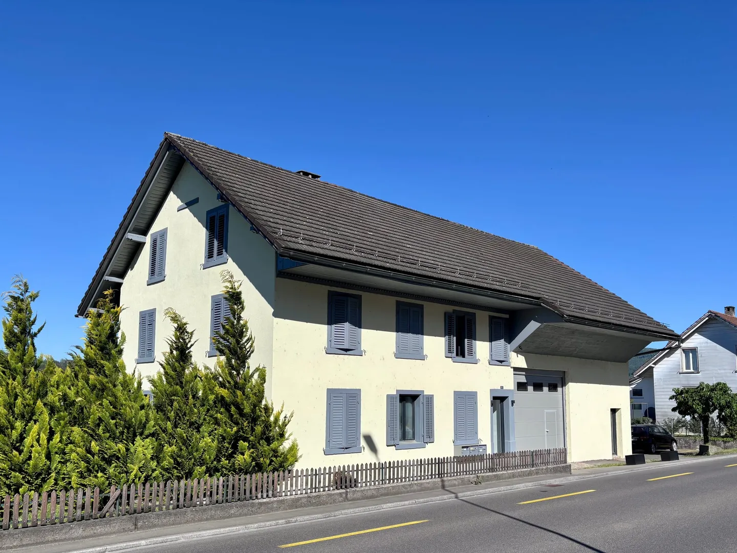 Charaktervolles Mehrfamilienhaus - Foto 1 von 12