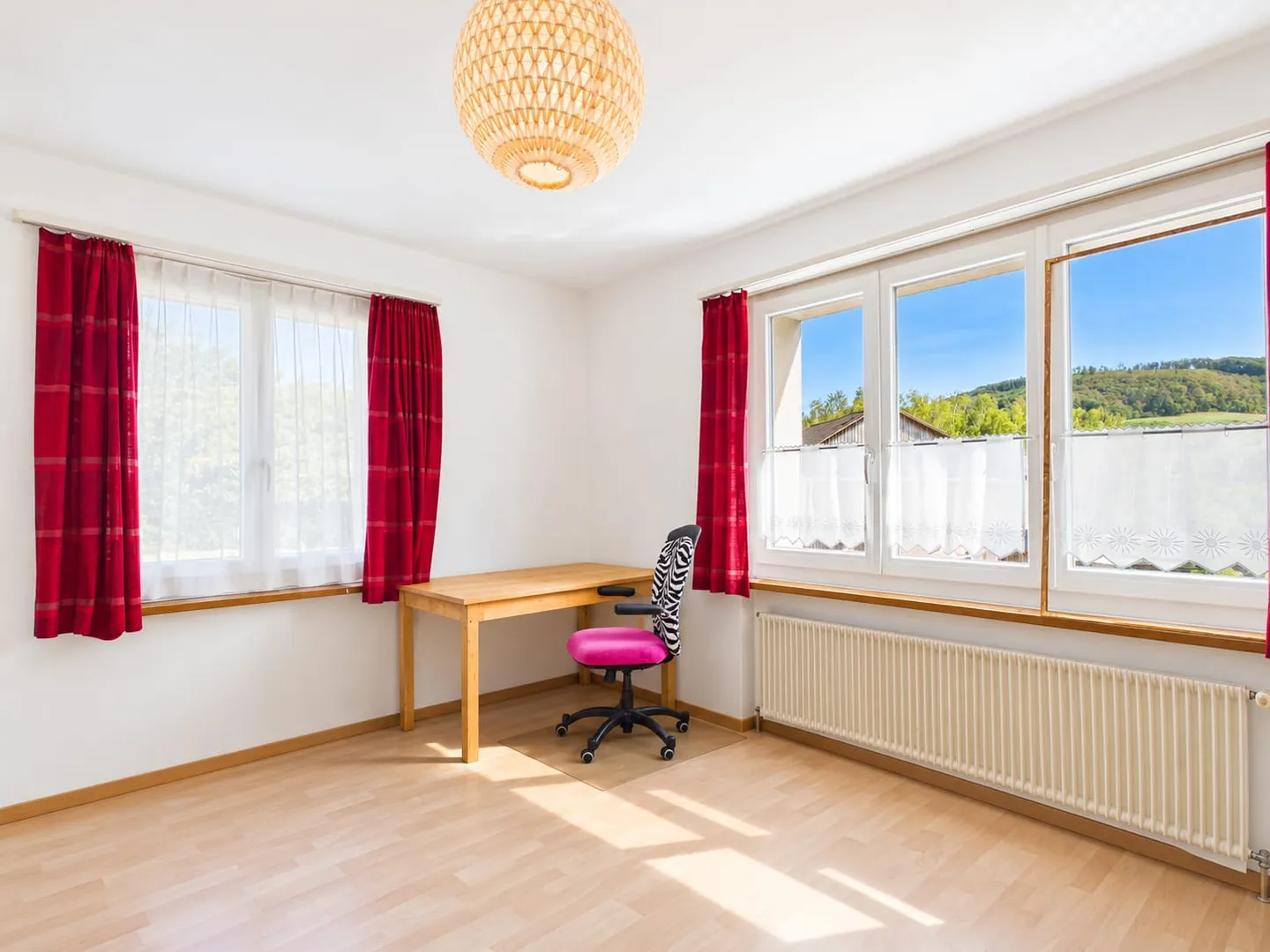 Geräumiges Einfamilienhaus mit Garten - Foto 9 von 13