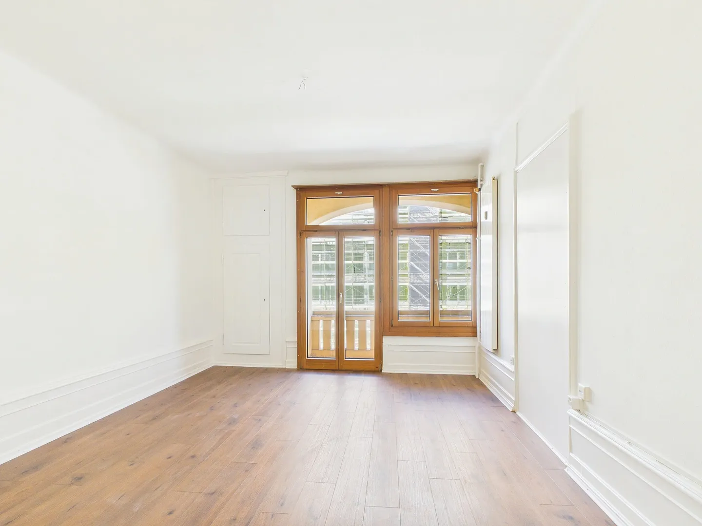 Buy multi-family house with 9 apartments and 2 catering businesses in Basel - central location - Photo 2 of 13