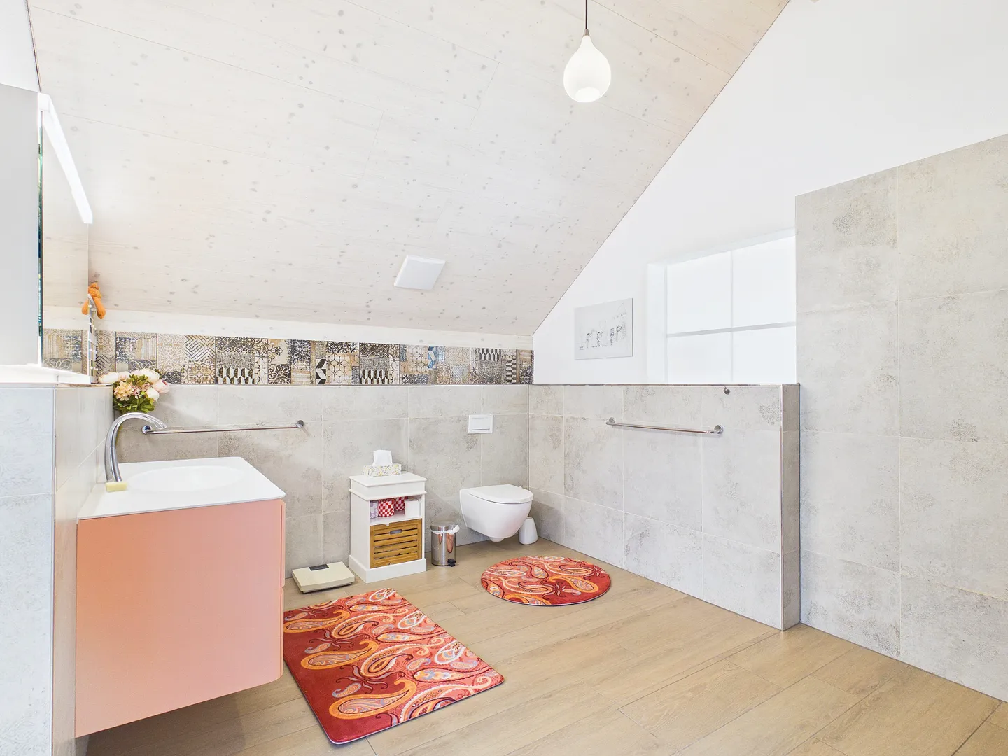 Appartement penthouse 3.5 pièces élégant avec balcon et accès direct par ascenseur au cœur de Zwingen - Photo 9 sur 13