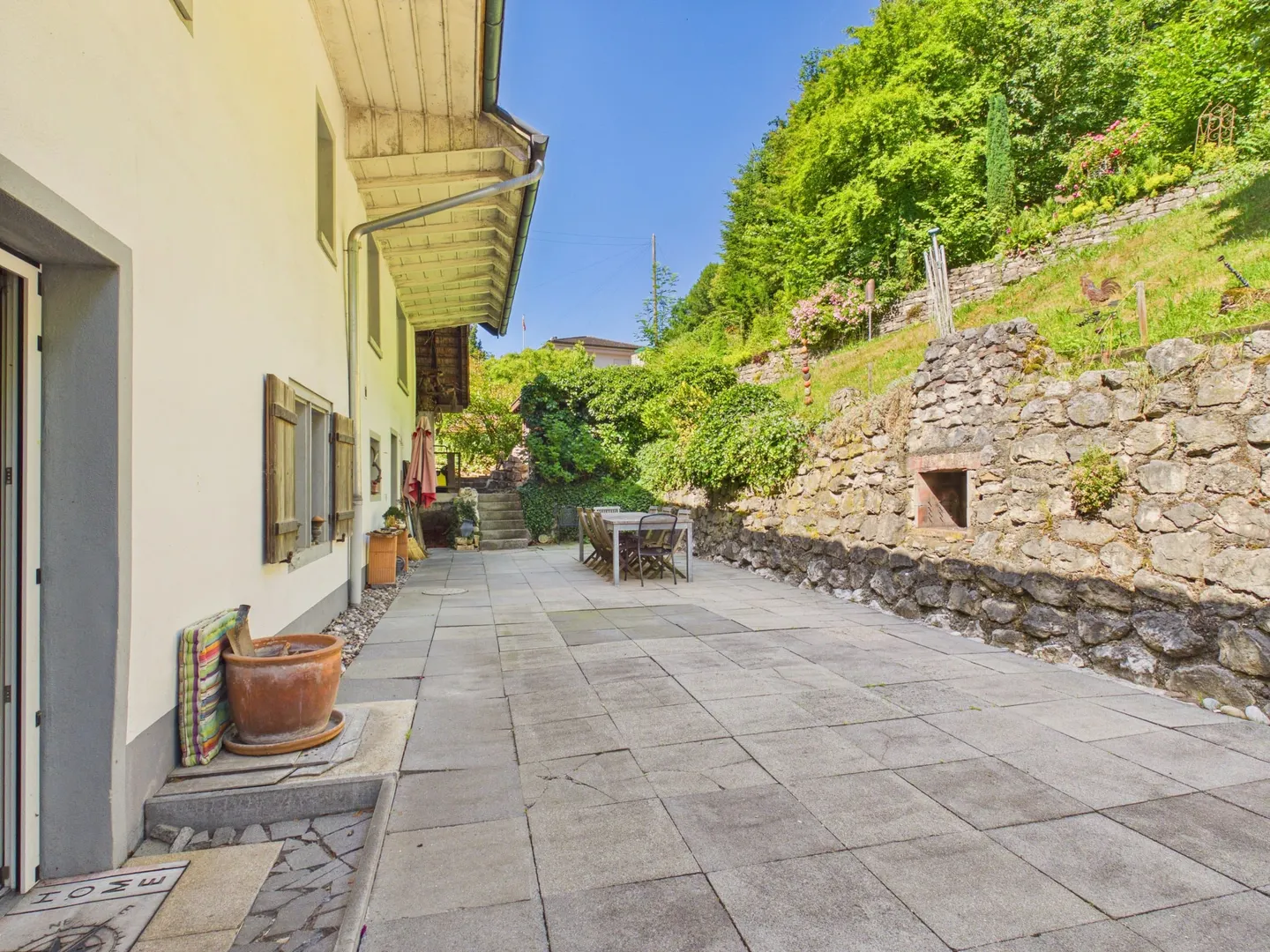 Casa indipendente con fascino e potenziale di sviluppo - Foto 2 di 13