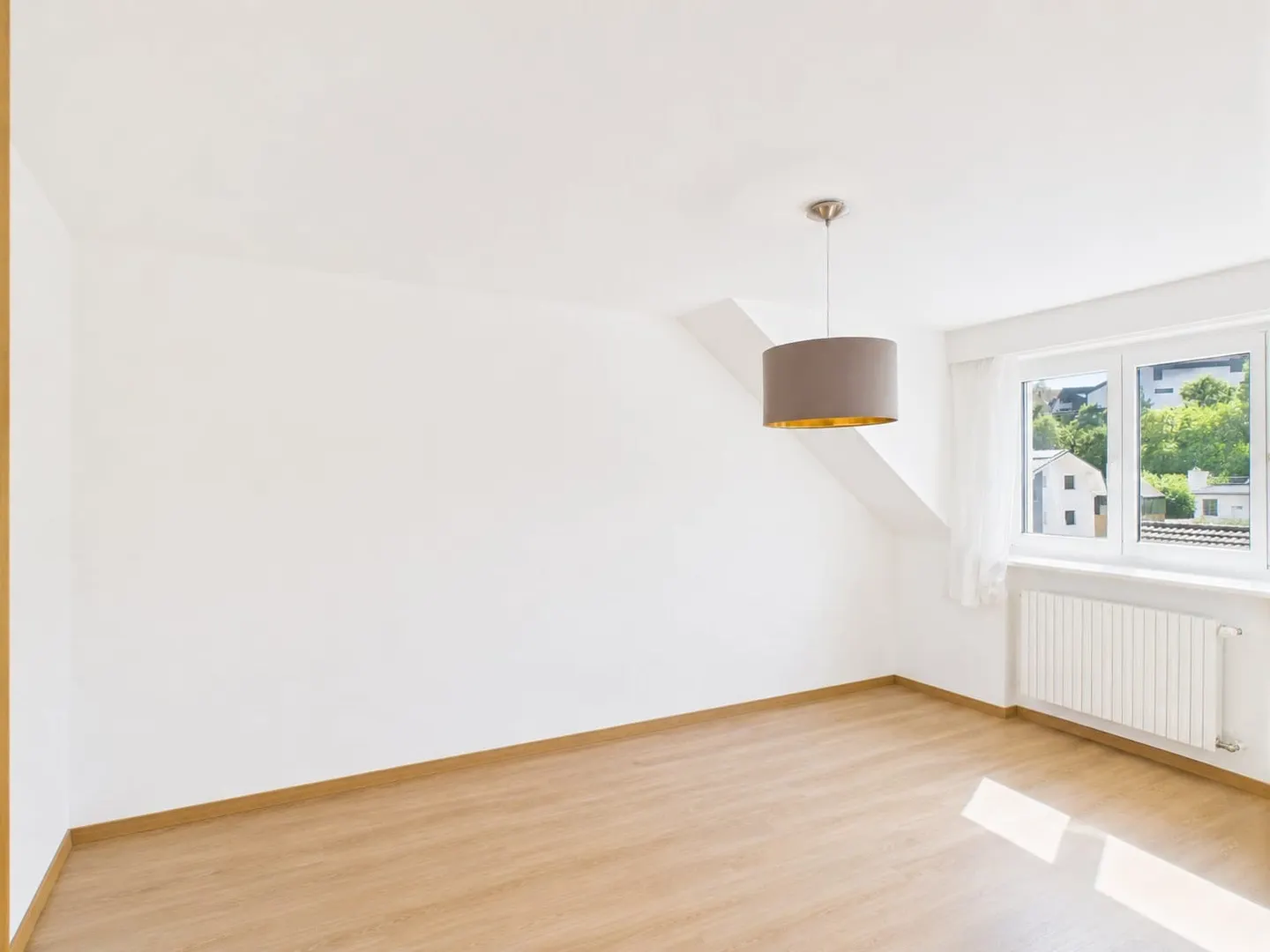 Spacious penthouse apartment in the best location in Frenkendorf - Photo 9 of 13