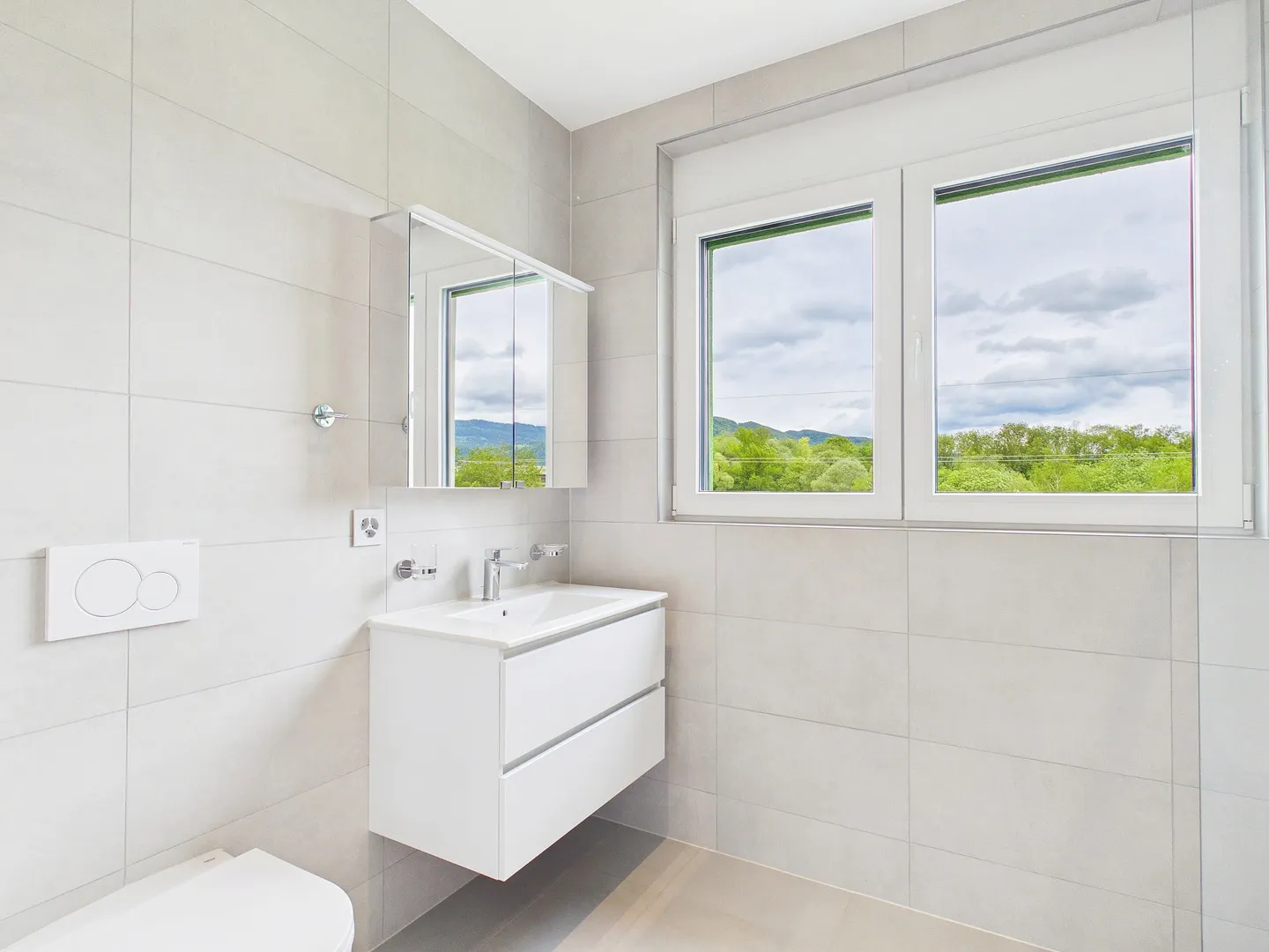 Appartement penthouse élégant avec grande terrasse et confort de vie exclusif à Delémont - Photo 4 sur 13