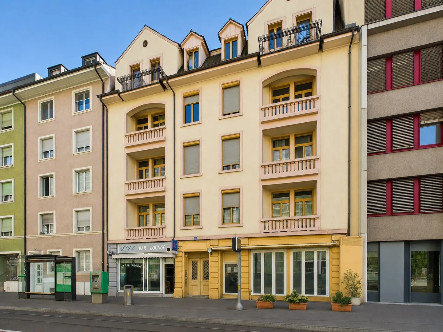Buy multi-family house with 9 apartments and 2 catering businesses in Basel - central location - Photo 1 of 13