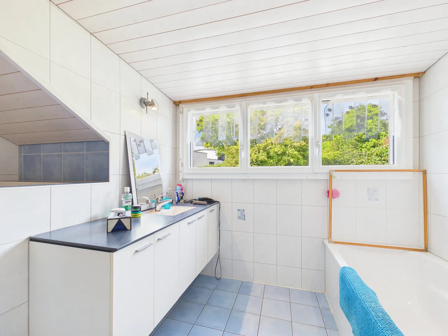 Geräumiges Einfamilienhaus mit Garten - Foto 12 von 13