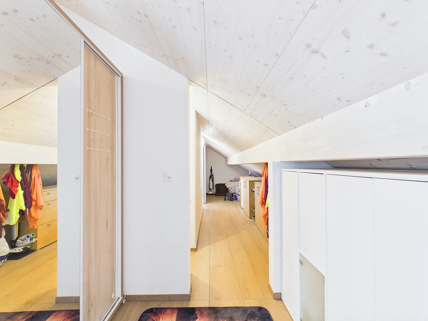 Appartement penthouse 3.5 pièces élégant avec balcon et accès direct par ascenseur au cœur de Zwingen - Photo 10 sur 13