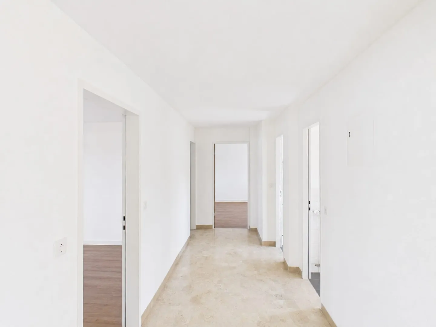 Spacious penthouse apartment in the best location in Frenkendorf - Photo 7 of 13