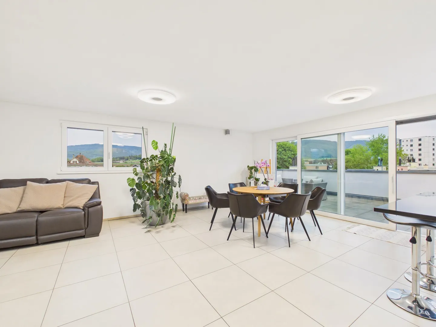 Appartement Penthouse Moderne avec Terrasse Panoramique à Delémont - Photo 3 sur 13