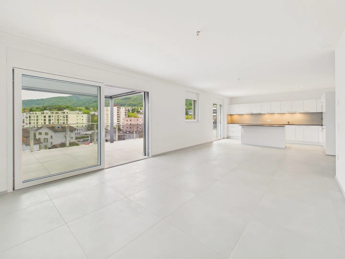 Appartement penthouse exclusif avec grande terrasse et emplacement résidentiel calme - Photo 4 sur 13