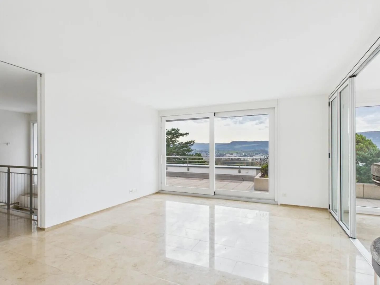 Helle, moderne Wohnung mit grosser Terrasse - Foto 5 von 13