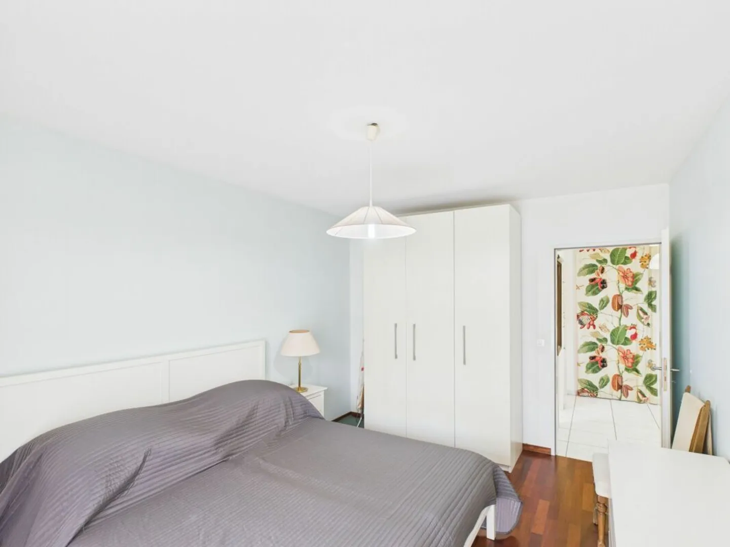 Modern 2.5-room apartment with balcony in Basel - Photo 3 of 10