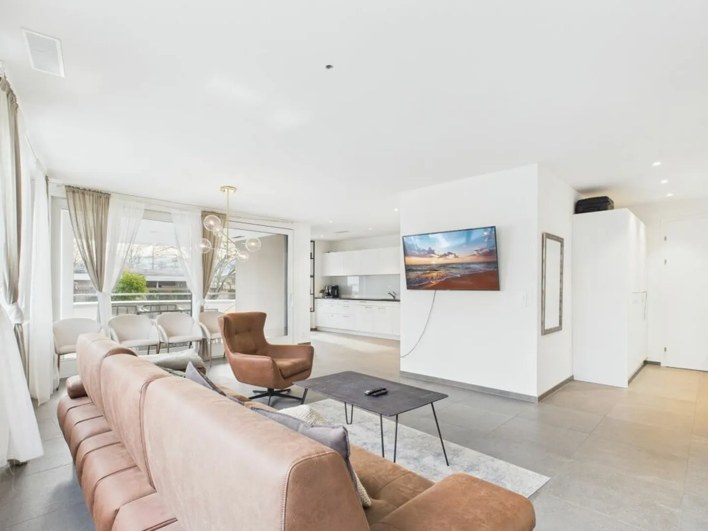 Moderne Wohnung mit grossem Balkon - Foto 1 von 13