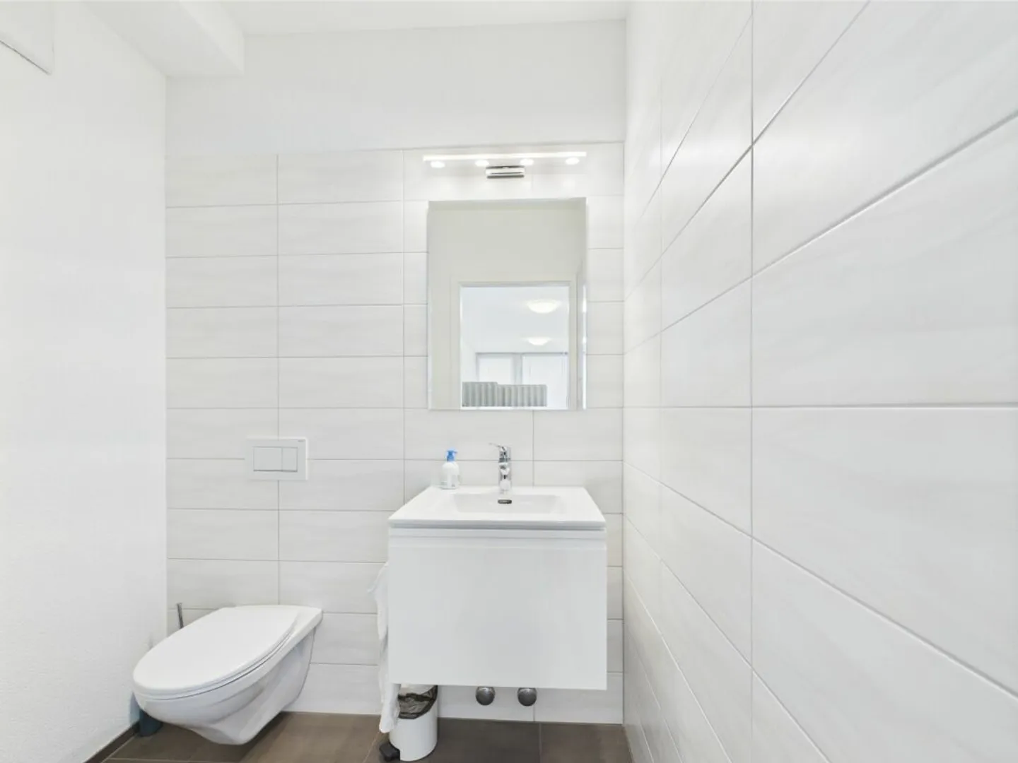 Ufficio luminoso in posizione centrale con cucina e bagno - Foto 8 di 8