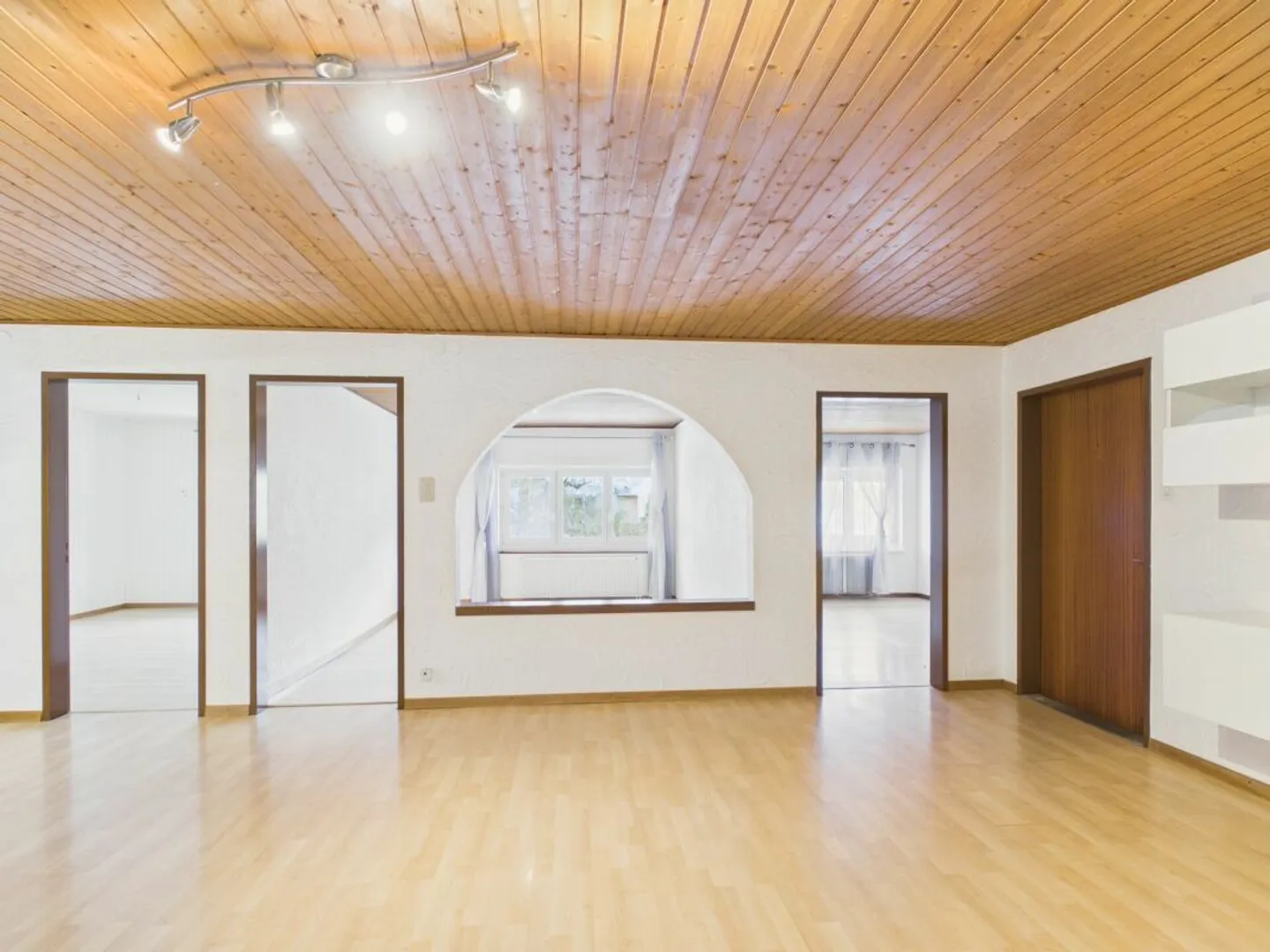 Grosszügige 5-Zimmer-Wohnung - Foto 9 von 13