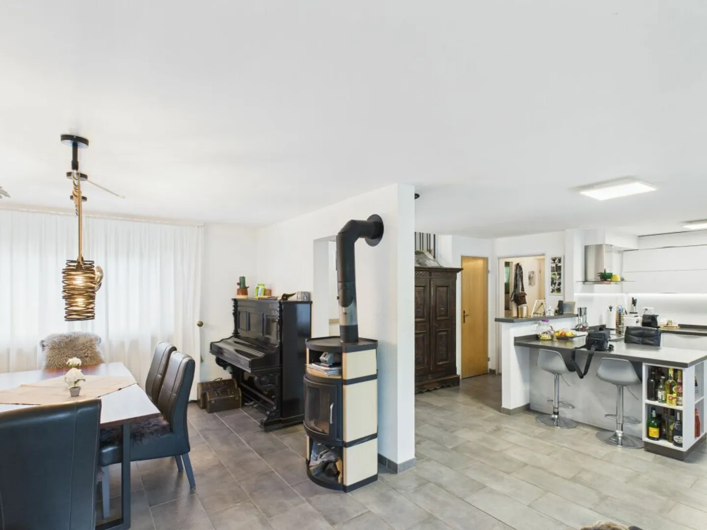 Casa da sogno ad Aesch con comfort moderni e posizione tranquilla - Foto 2 di 9