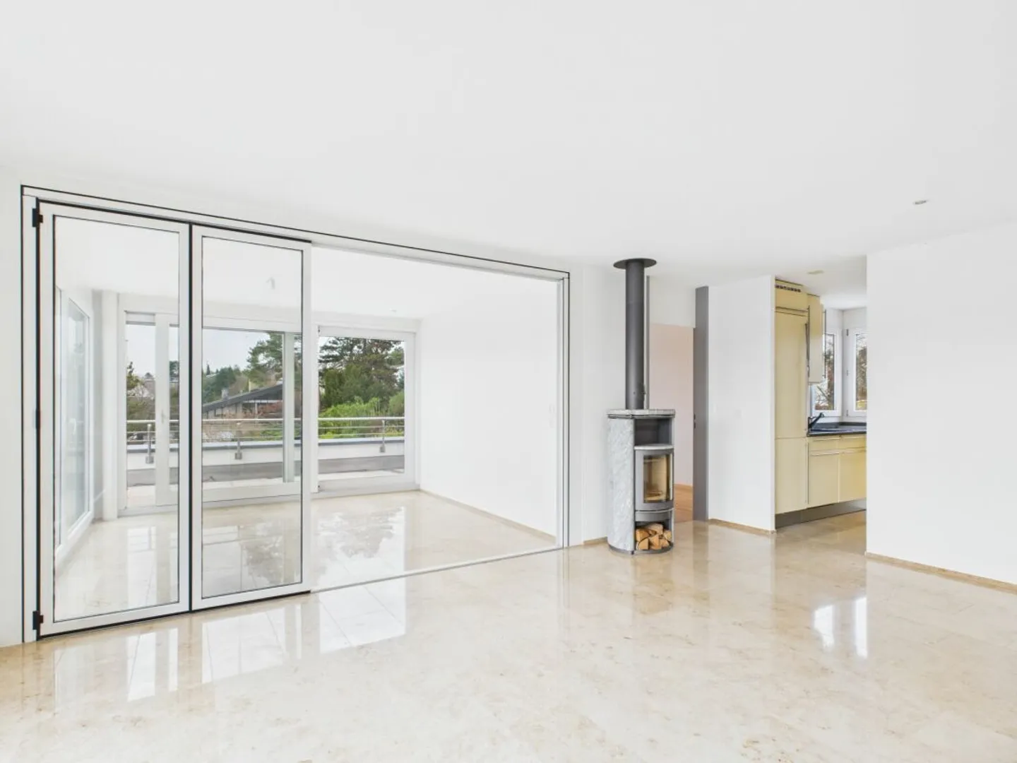 Helle, moderne Wohnung mit grosser Terrasse - Foto 2 von 13