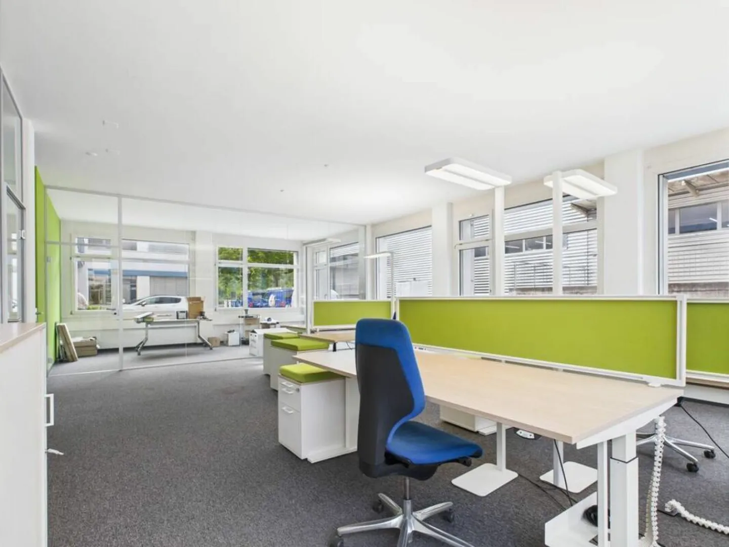 Helles und komplett möbliertes Büro - Foto 2 von 5