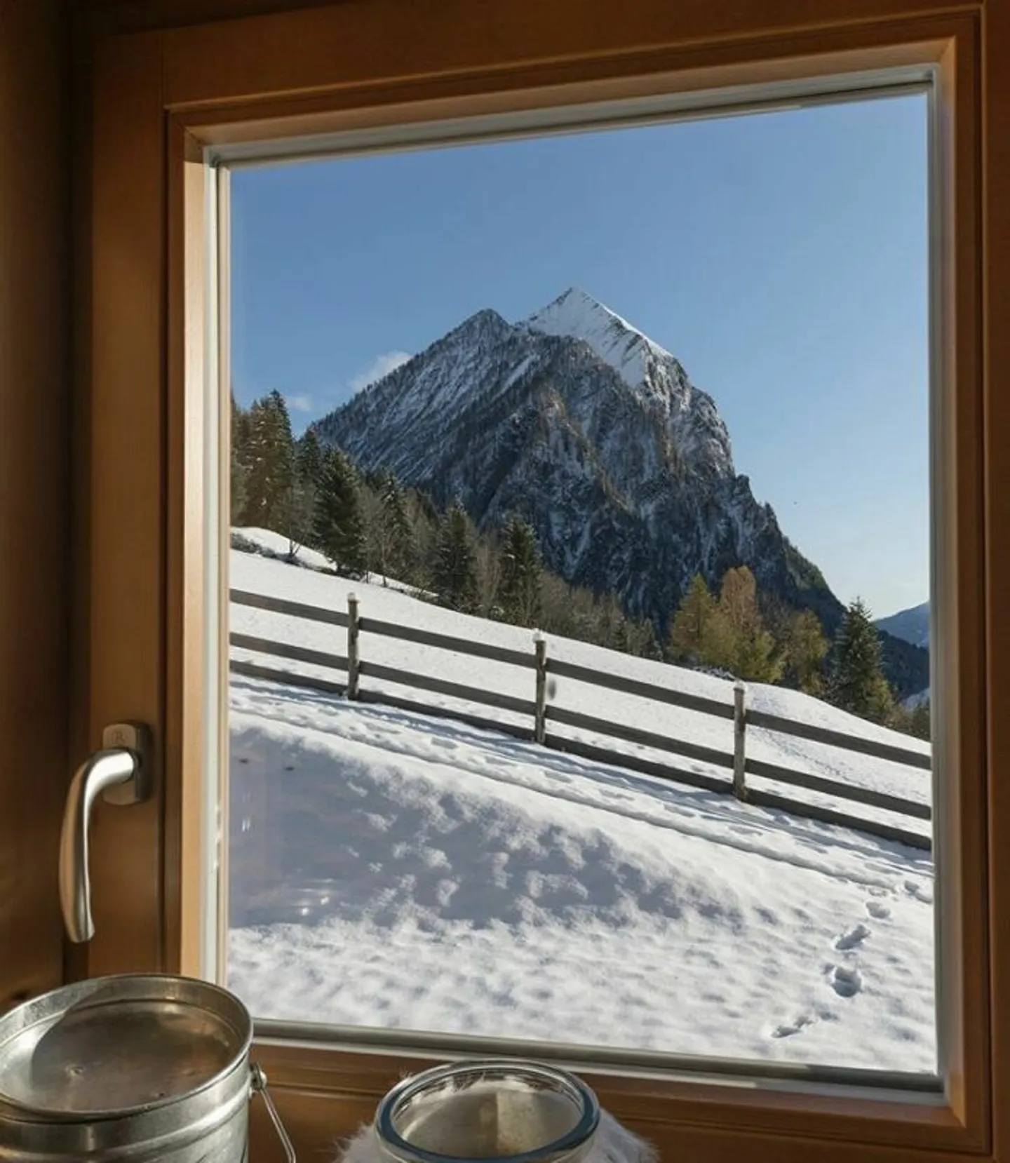 Beautiful chalet with unobstructed mountain views - Photo 7 of 13