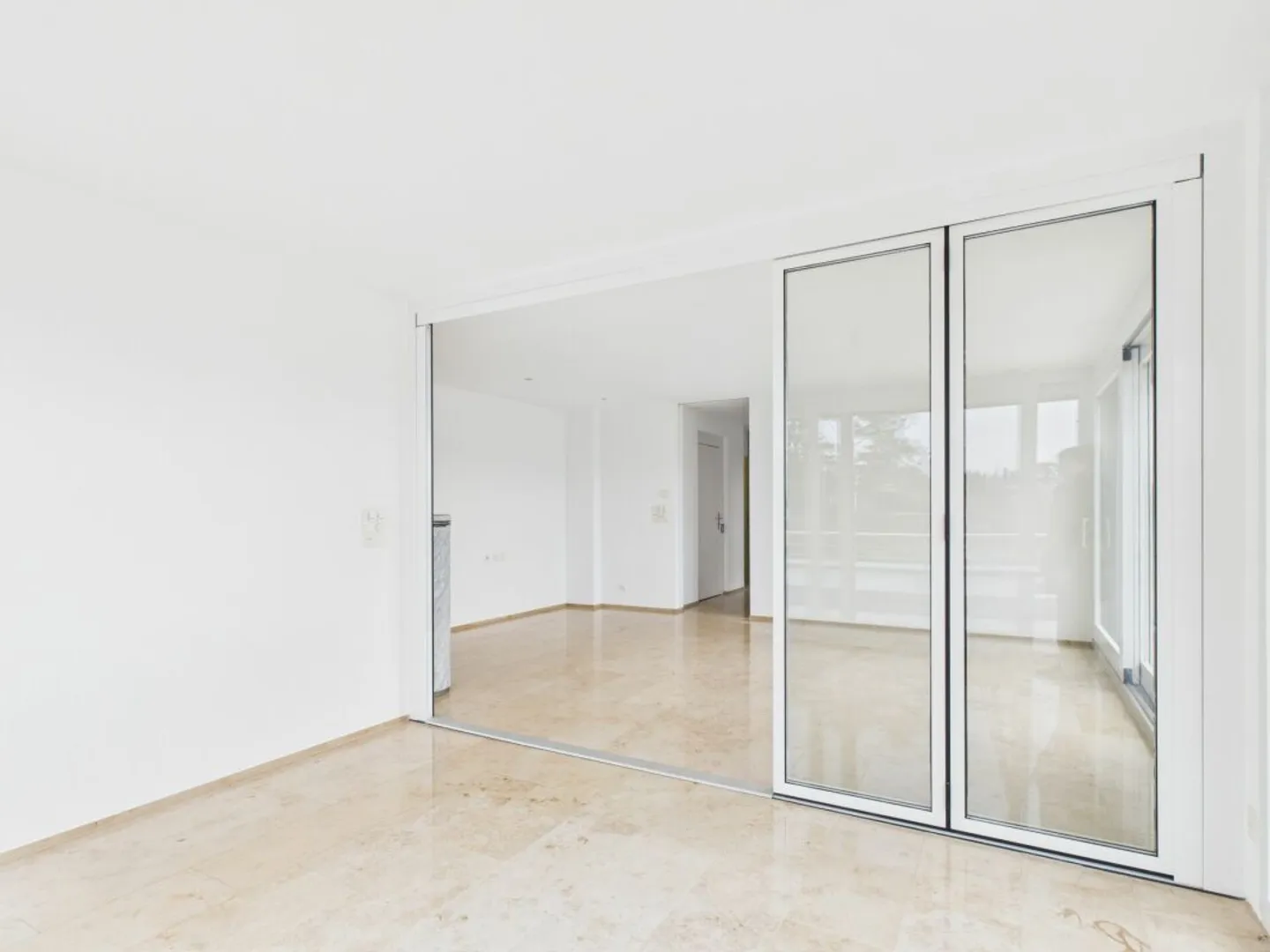 Helle, moderne Wohnung mit grosser Terrasse - Foto 7 von 13