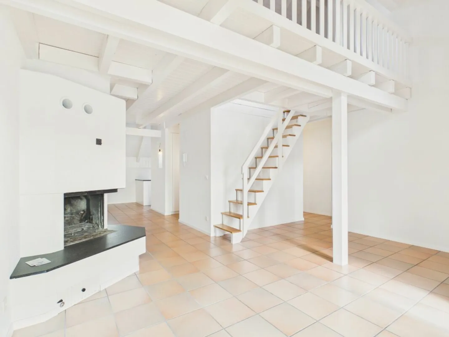 Appartement en duplex de rêve à Lupfig avec rénovation moderne - Photo 1 sur 13