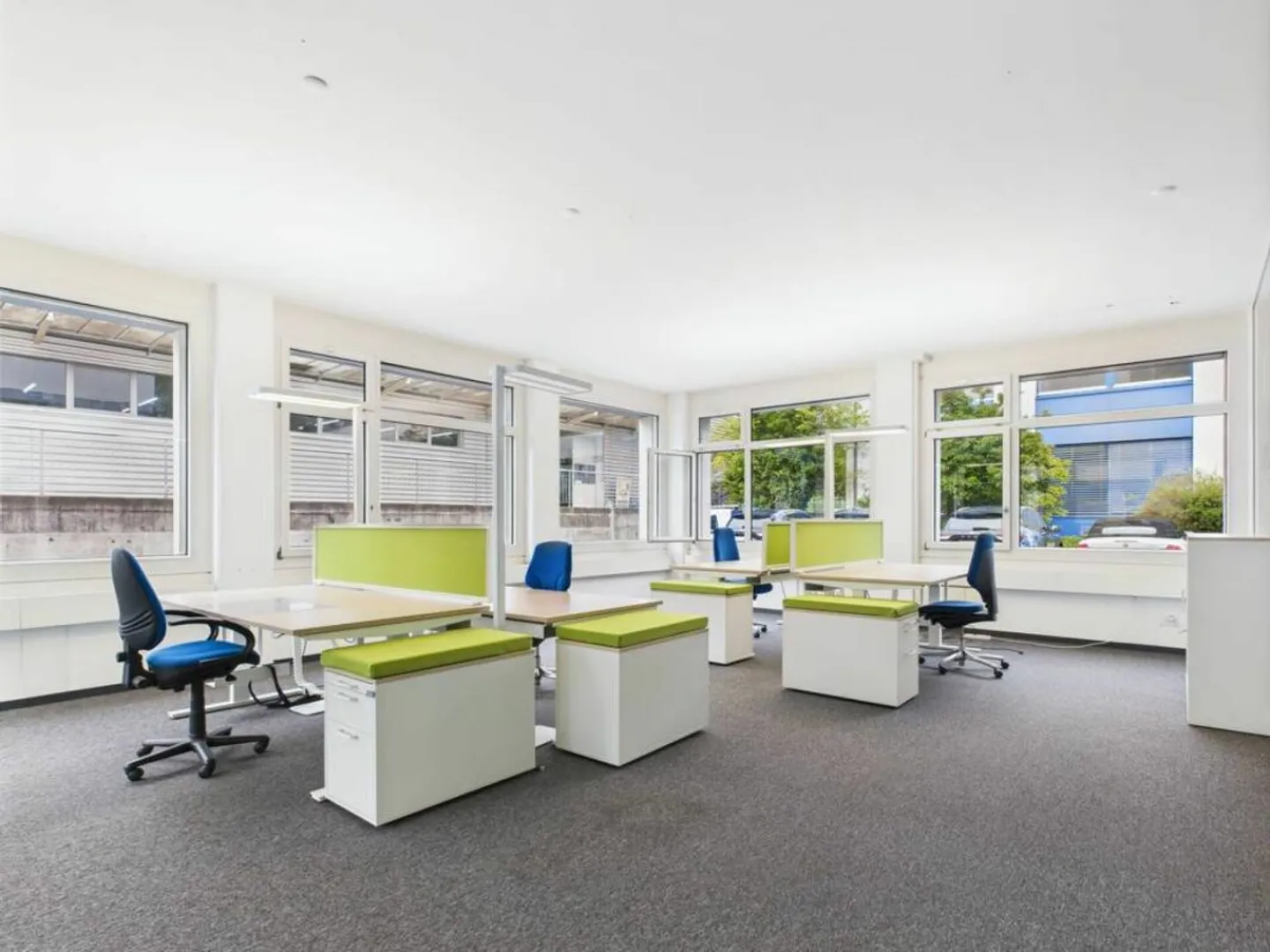 Helles und komplett möbliertes Büro - Foto 1 von 5