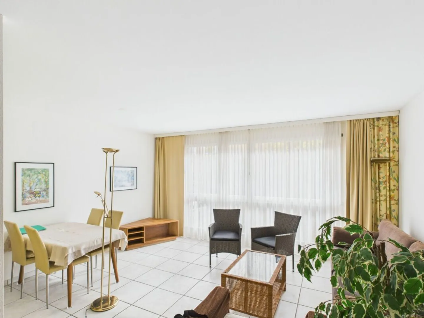 Modern 2.5-room apartment with balcony in Basel - Photo 1 of 10