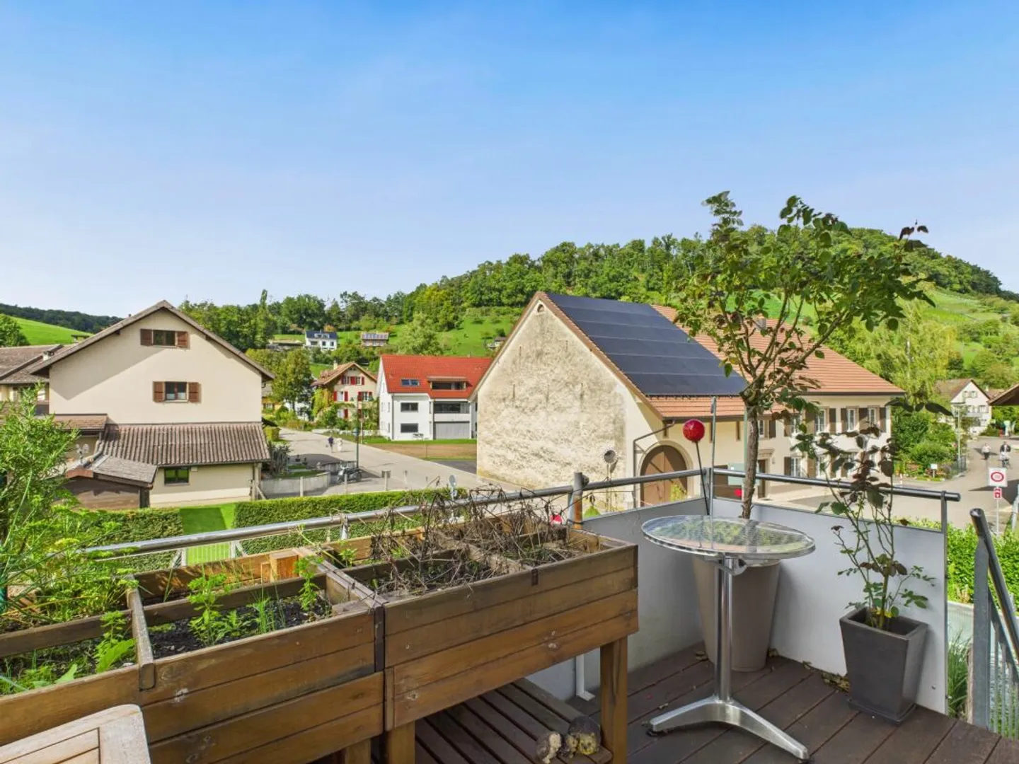 Bright apartment in Ziefen - Balcony and garden included - Photo 12 of 13