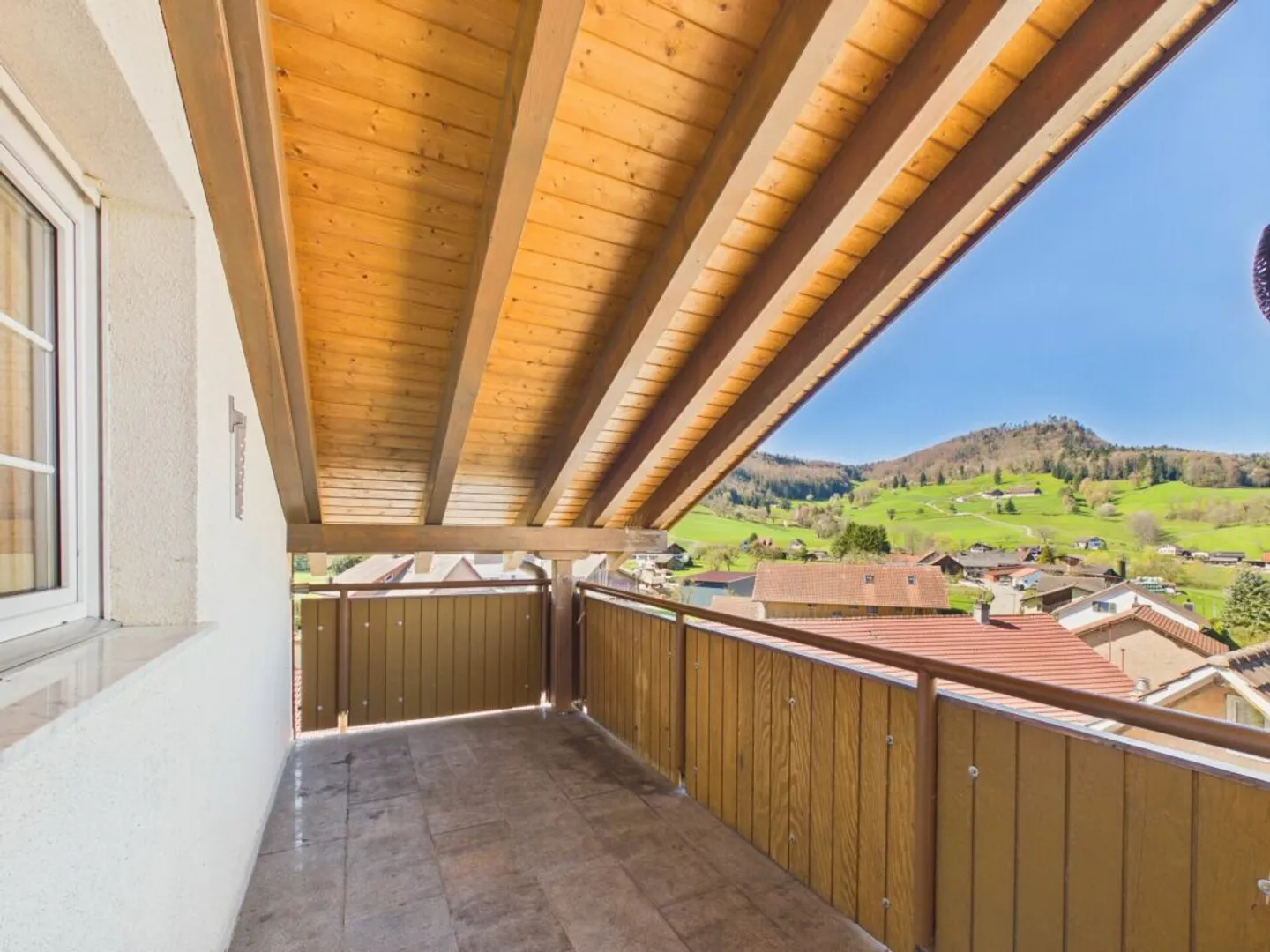 Charming 2.5 Room Apartment with Panoramic Views - Photo 13 of 13