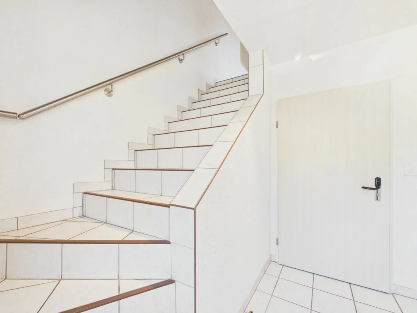 Charming 2.5 Room Apartment with Panoramic Views - Photo 11 of 13