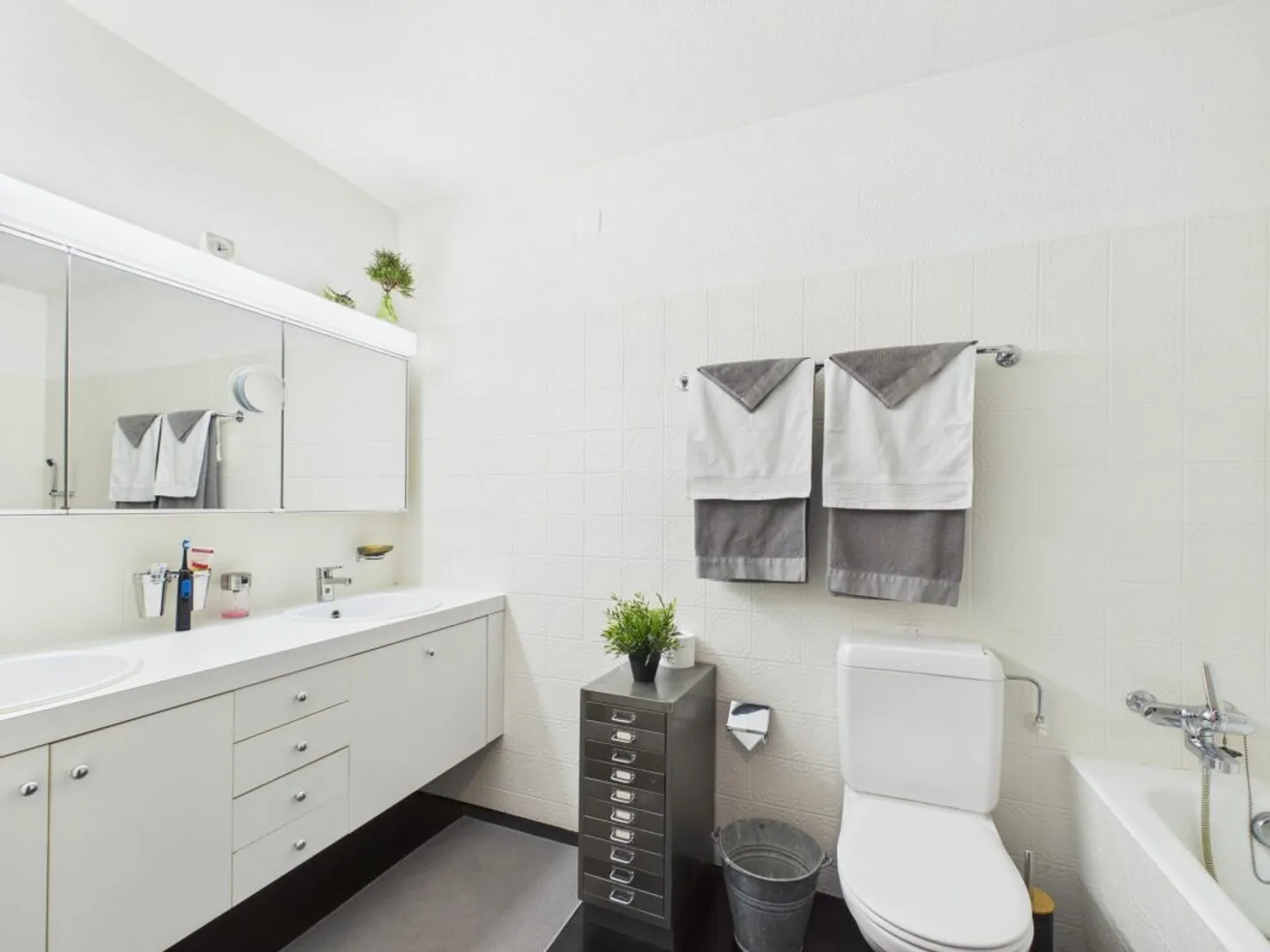 Exclusive single-family house with a separate apartment in a quiet location - Photo 10 of 13