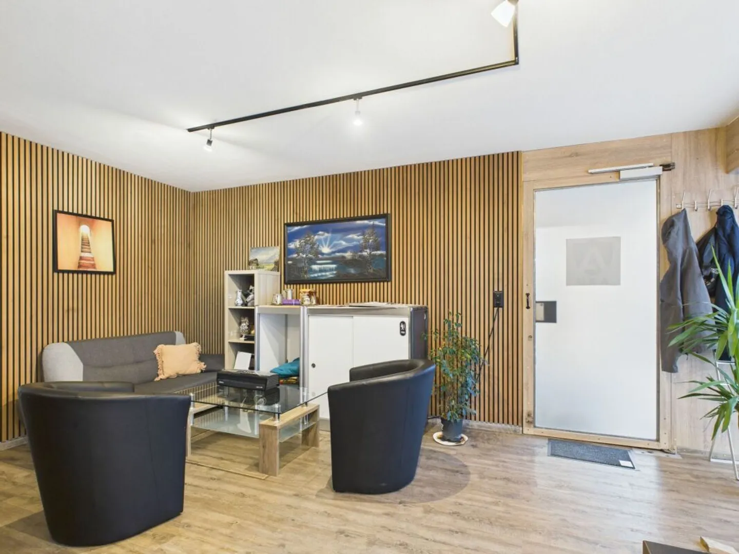 Bureau bien entretenu sur deux étages à Feldbergstrasse - Photo 2 sur 7