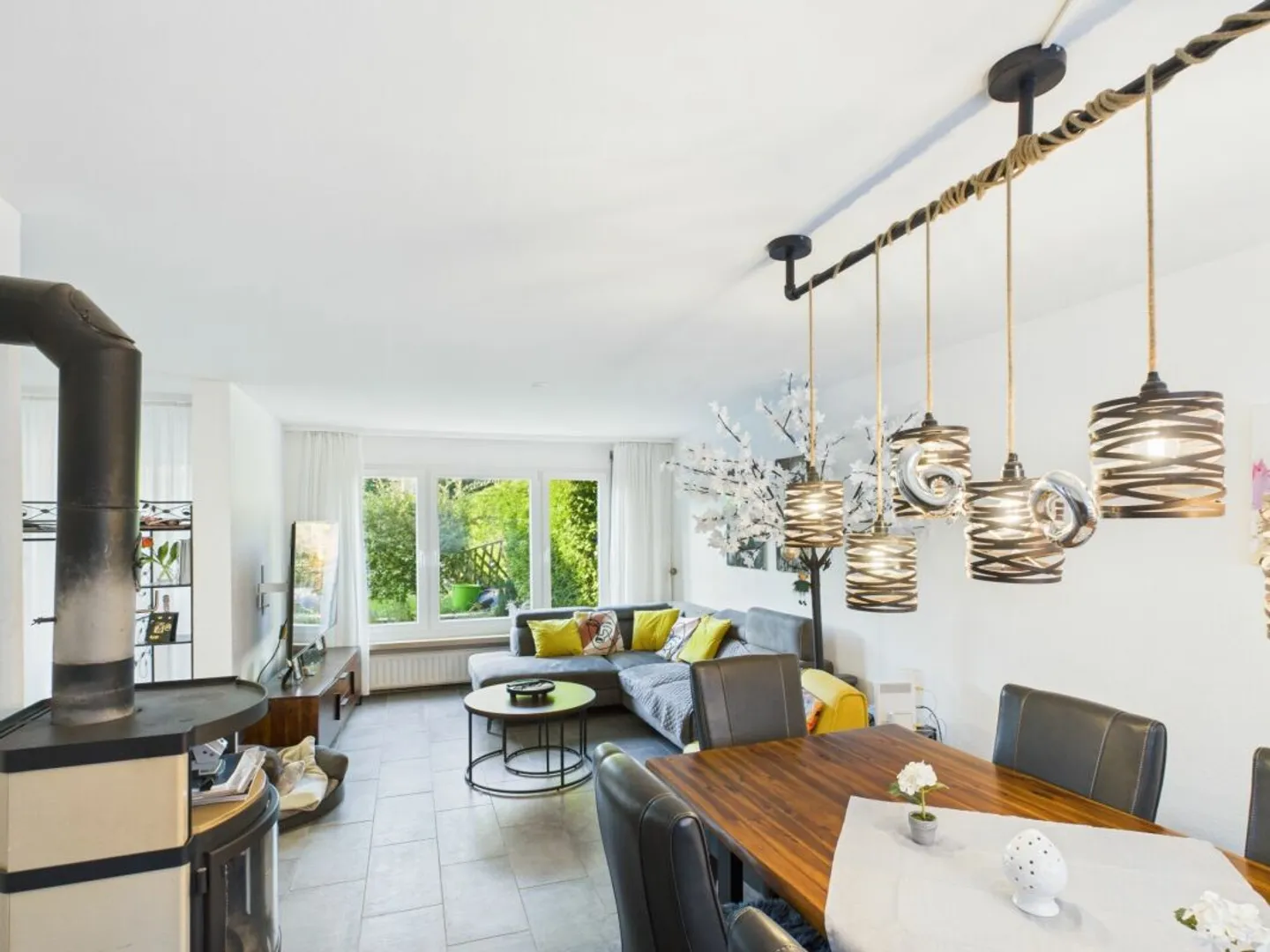 Casa da sogno ad Aesch con comfort moderni e posizione tranquilla - Foto 1 di 9