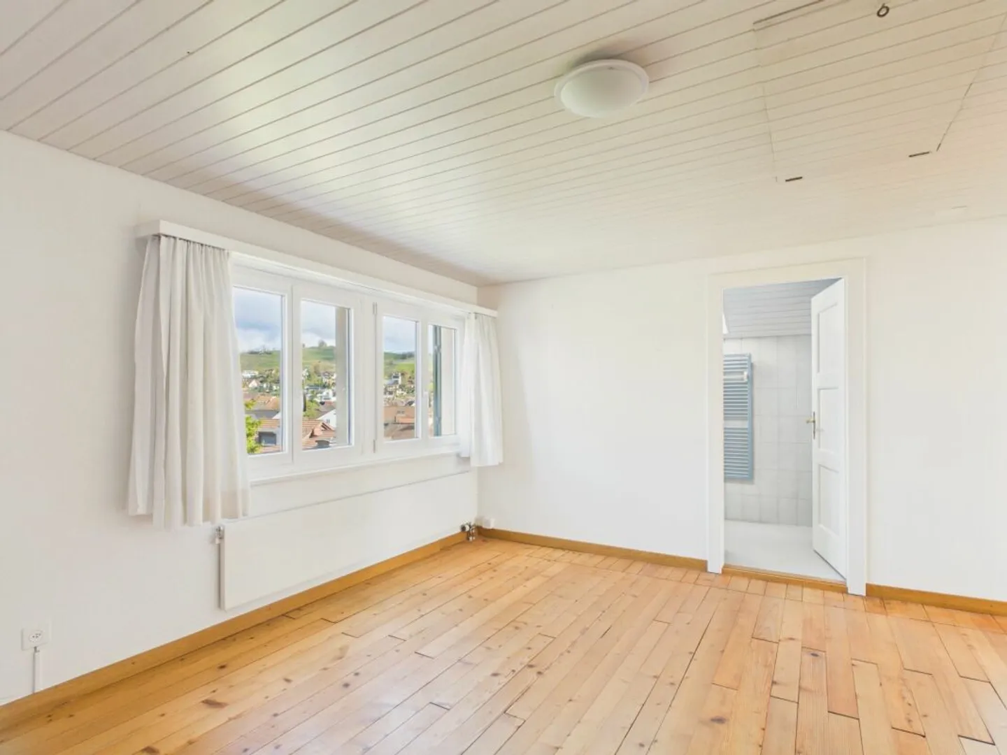 Affascinante casa unifamiliare con grande potenziale in una buona posizione a Magden - Foto 10 di 13