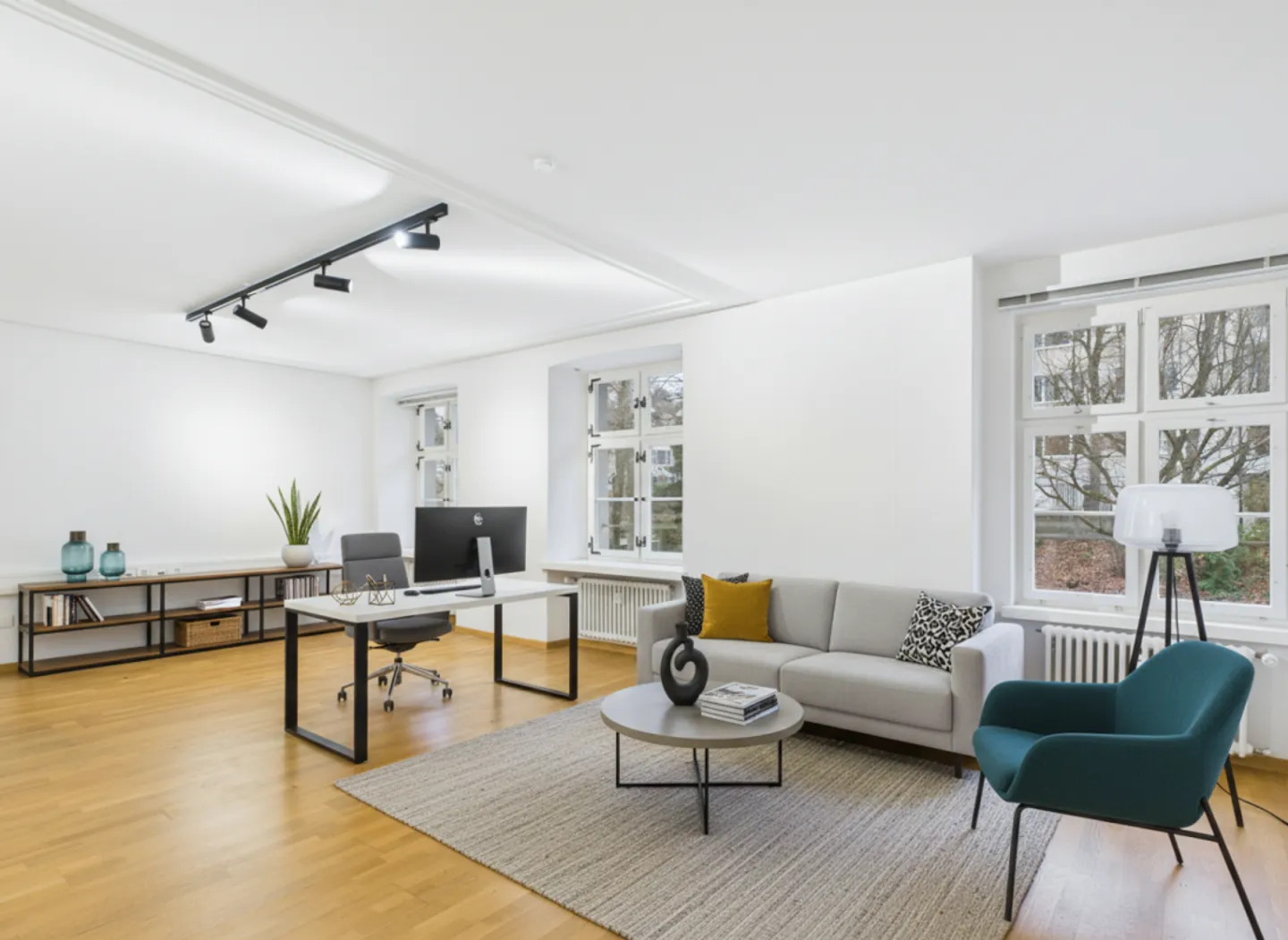 Bureau attrayant dans un endroit calme - polyvalent avec 6 places de parking - Photo 1 sur 9