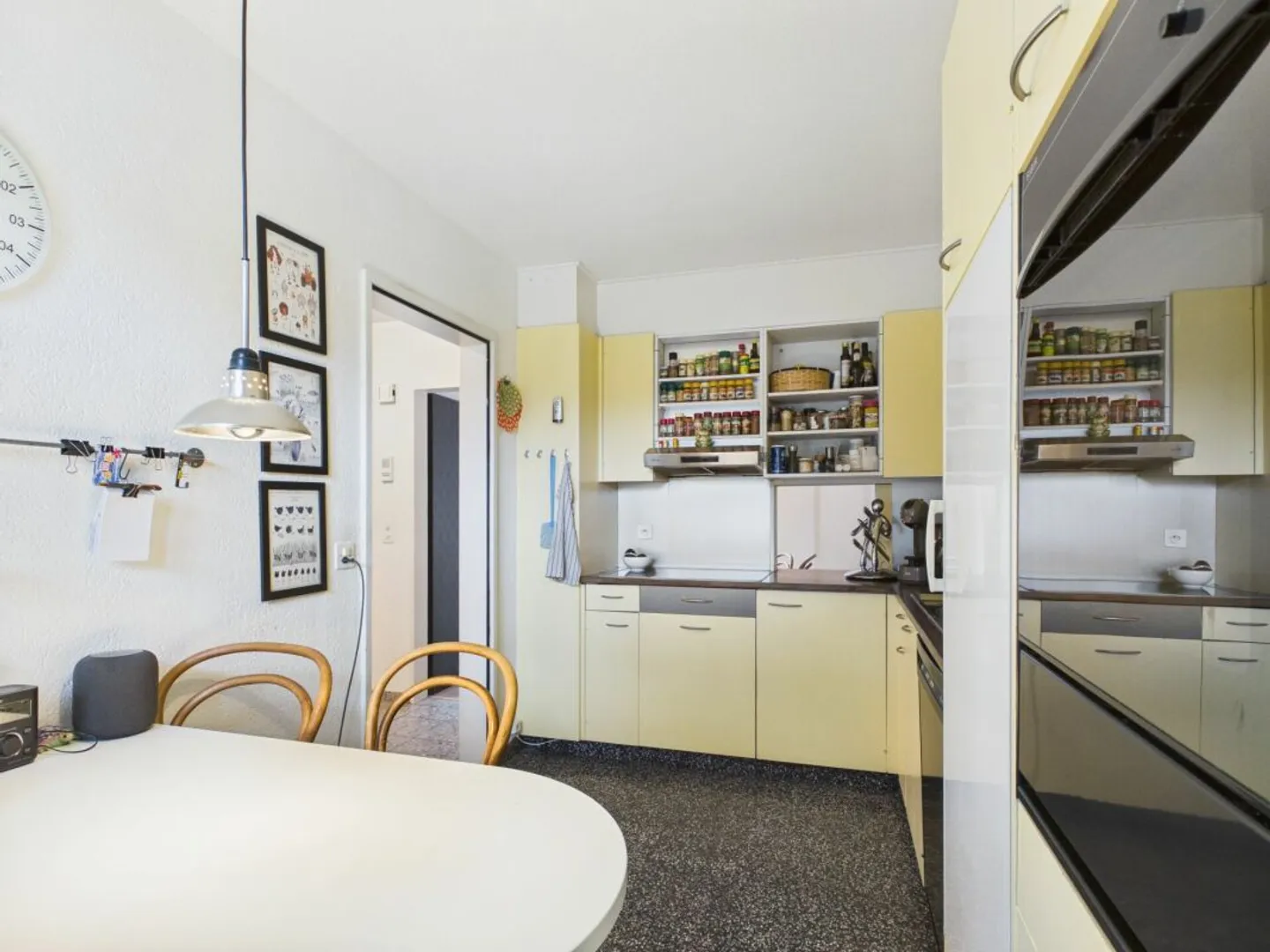 Exclusive single-family house with a separate apartment in a quiet location - Photo 11 of 13