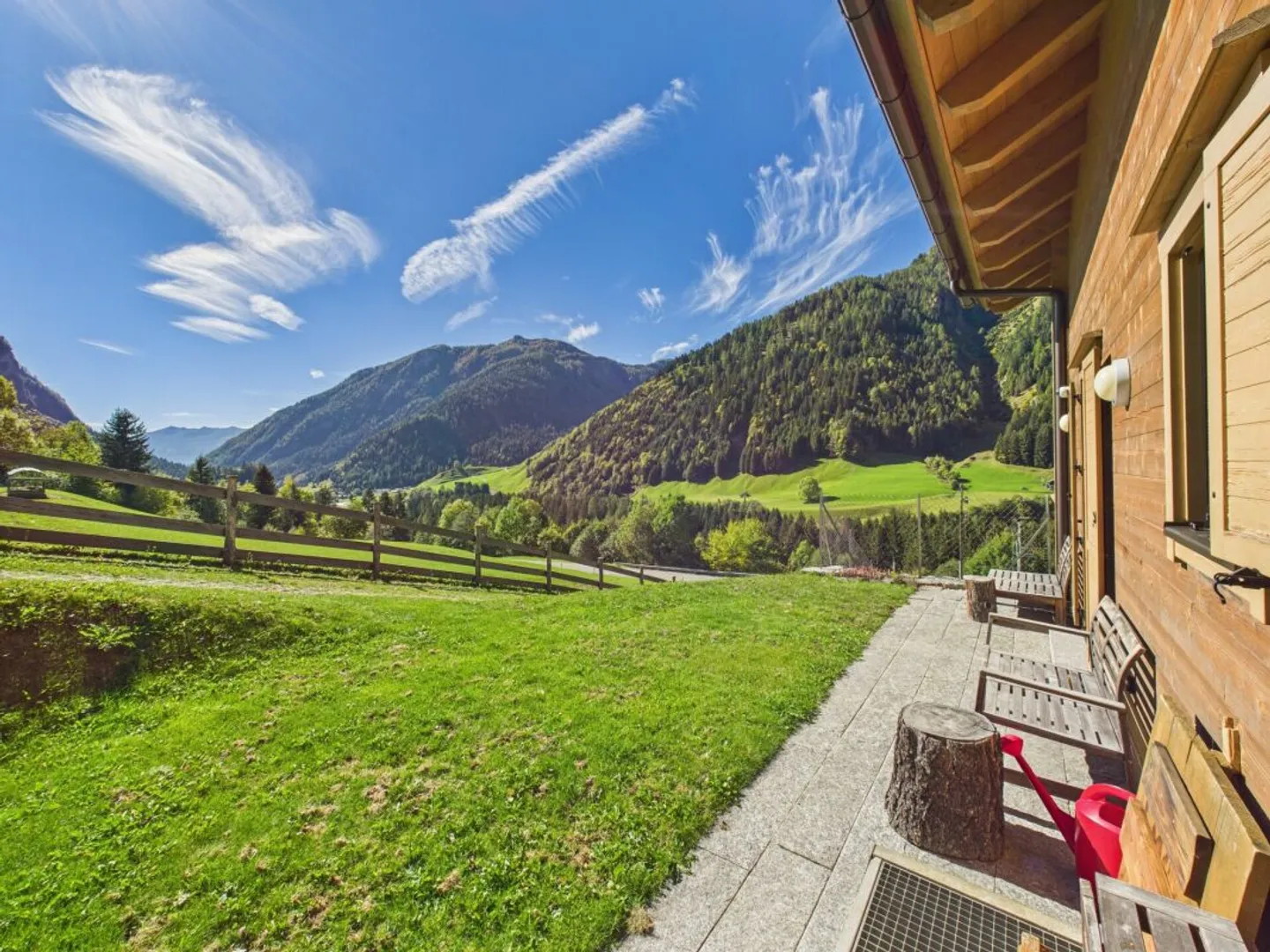 Bellissimo chalet con vista libera sulle montagne - Foto 4 di 13