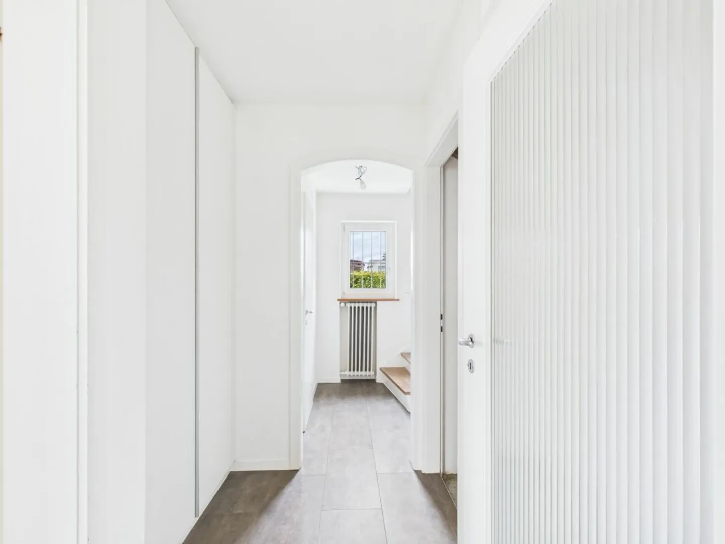 Casa affascinante con grande giardino in posizione tranquilla - Foto 4 di 13