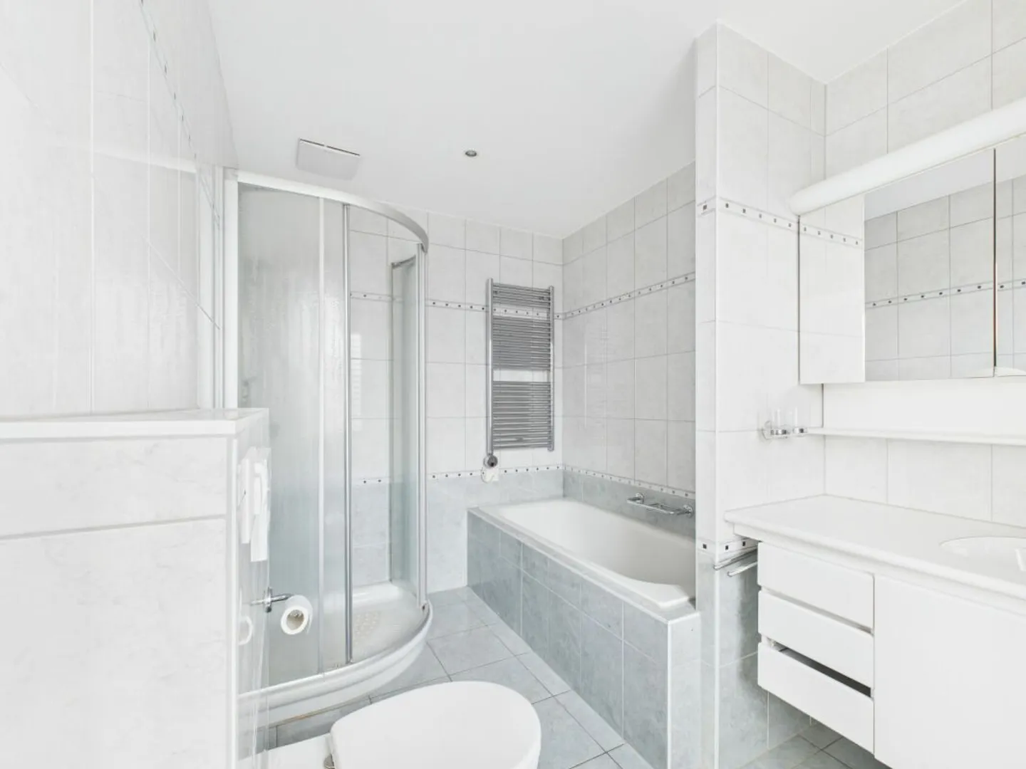 Helle, moderne Wohnung mit grosser Terrasse - Foto 10 von 13