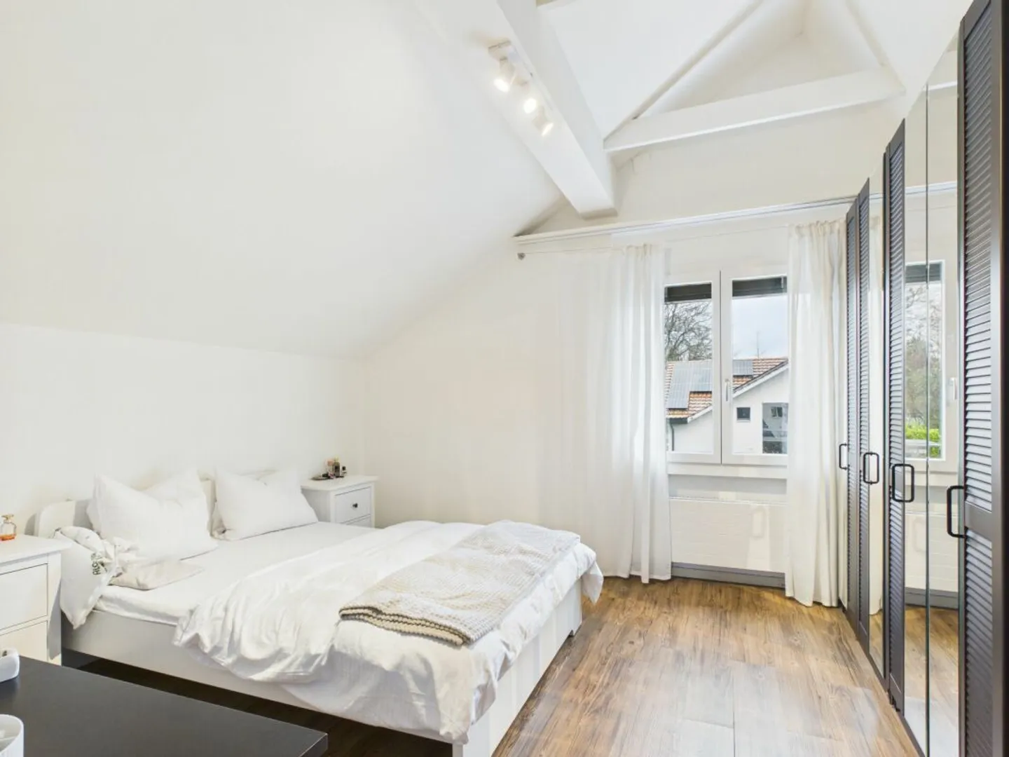 Exclusive single-family house with a separate apartment in a quiet location - Photo 12 of 13