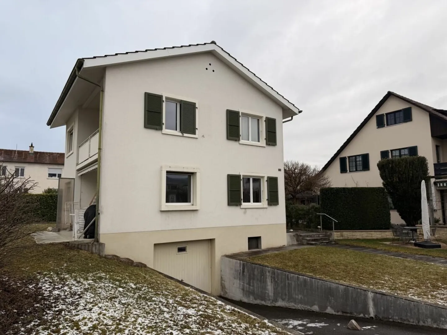 Charmantes Haus in Aesch mit moderner Ausstattung - Foto 2 von 2