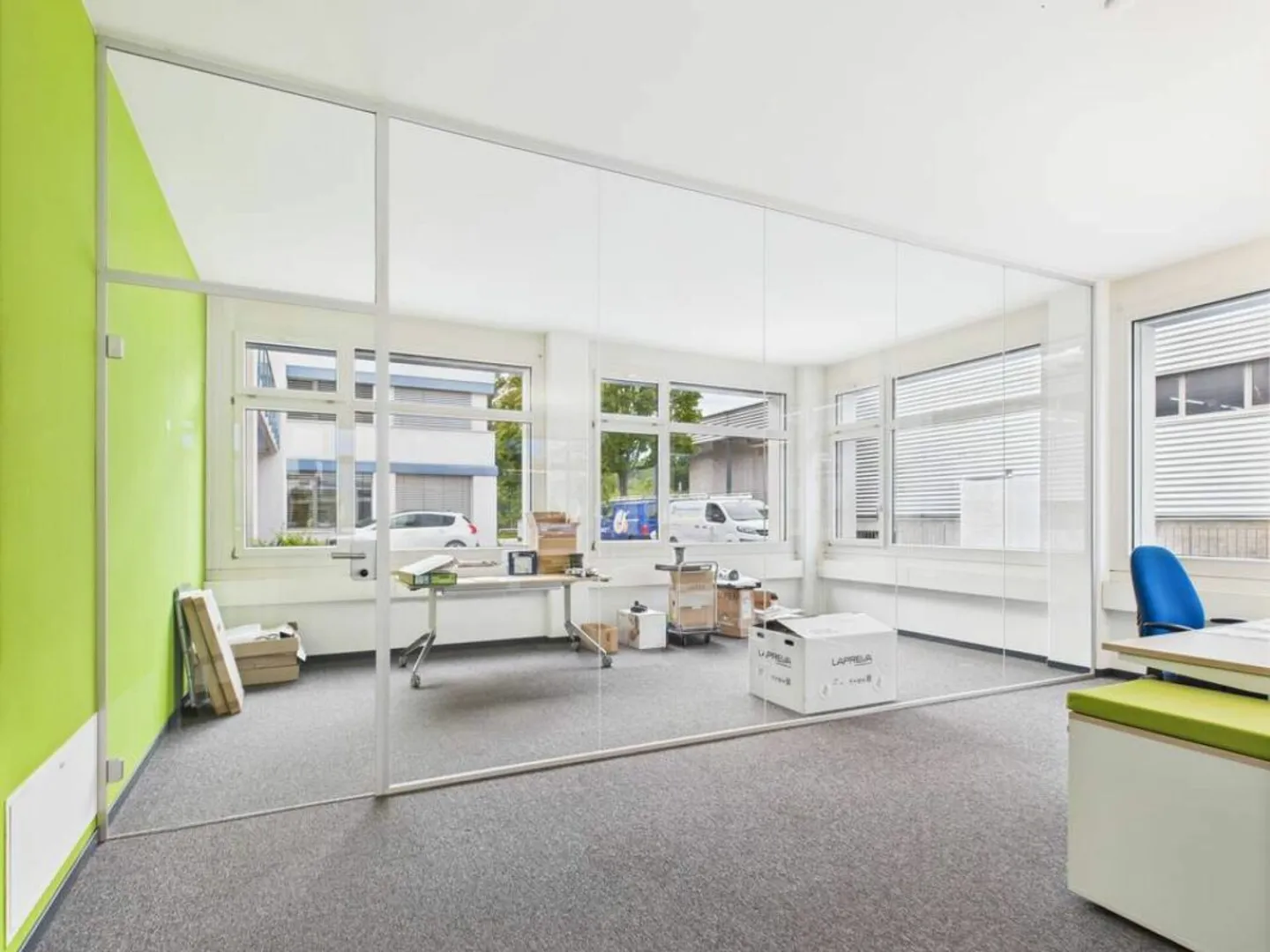 Helles und komplett möbliertes Büro - Foto 5 von 5