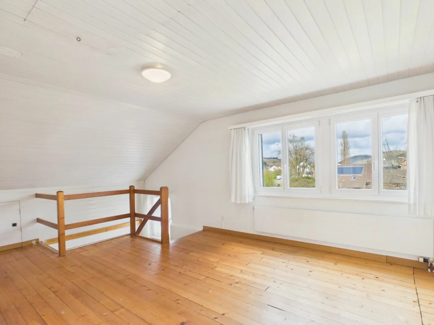 Affascinante casa unifamiliare con grande potenziale in una buona posizione a Magden - Foto 9 di 13